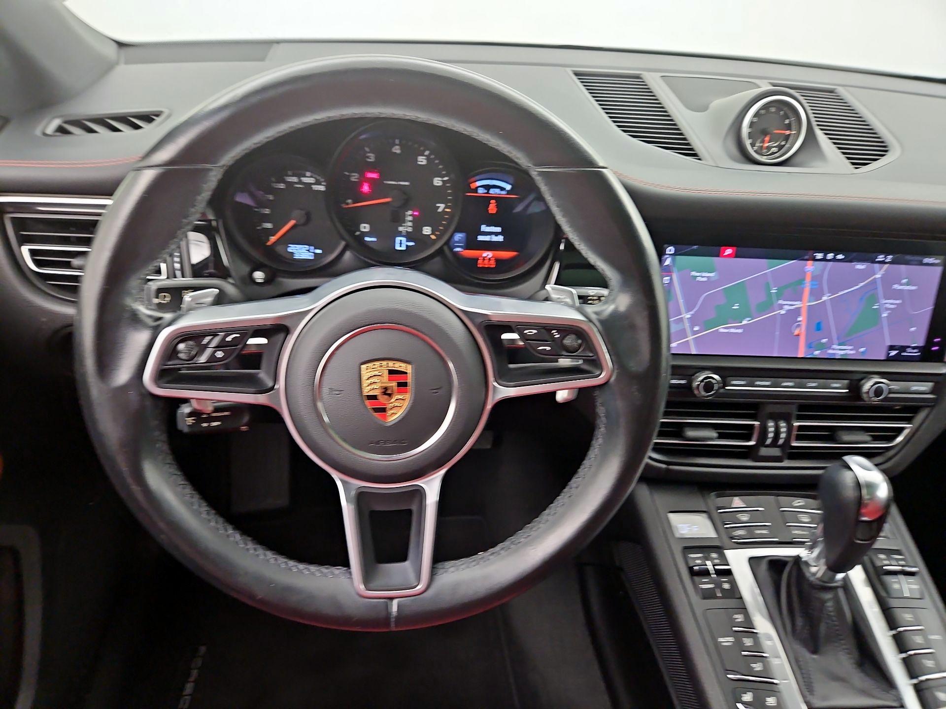 Thumbnail: 2021 Porsche Macan - 10