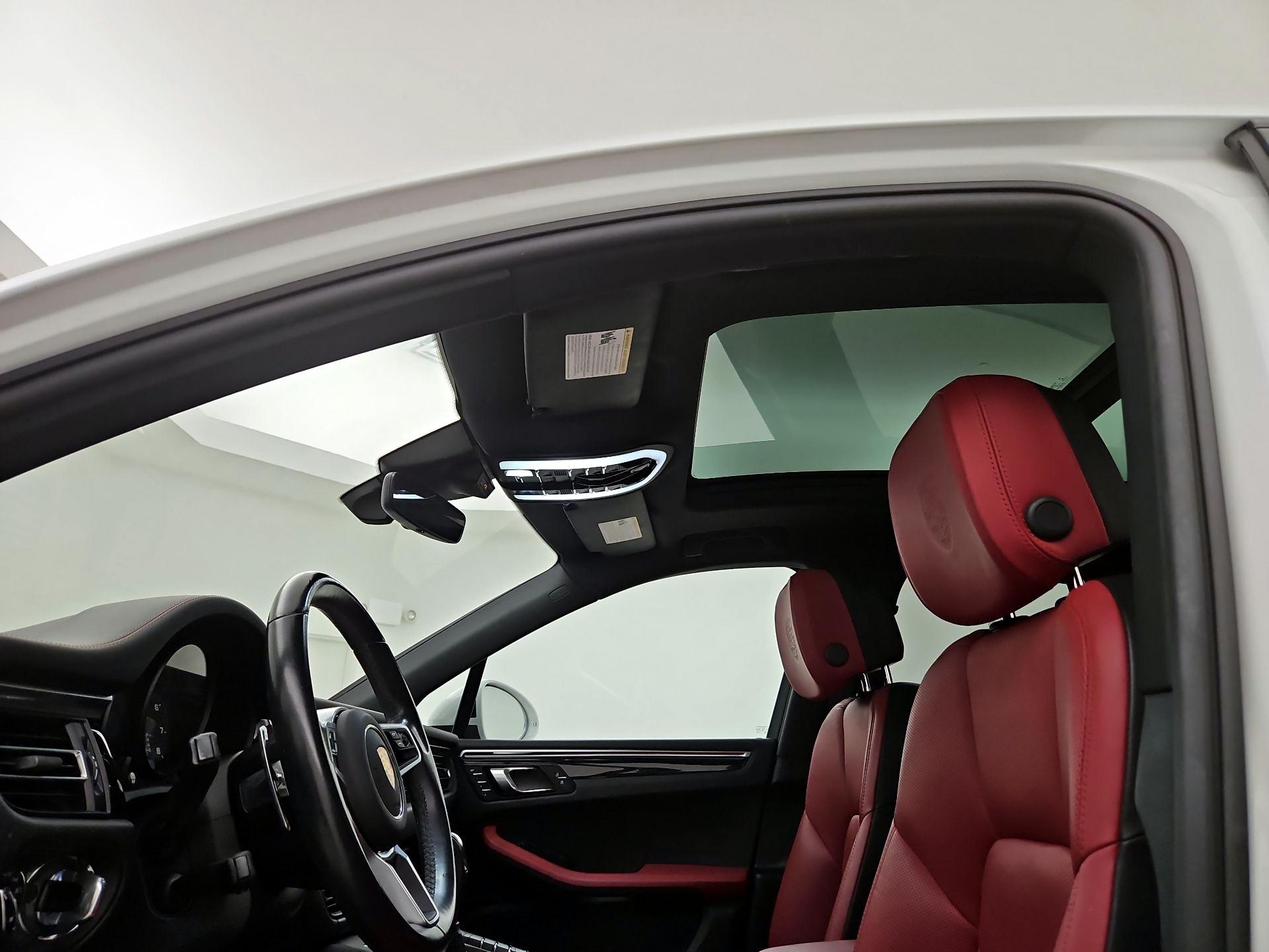 Thumbnail: 2021 Porsche Macan - 20