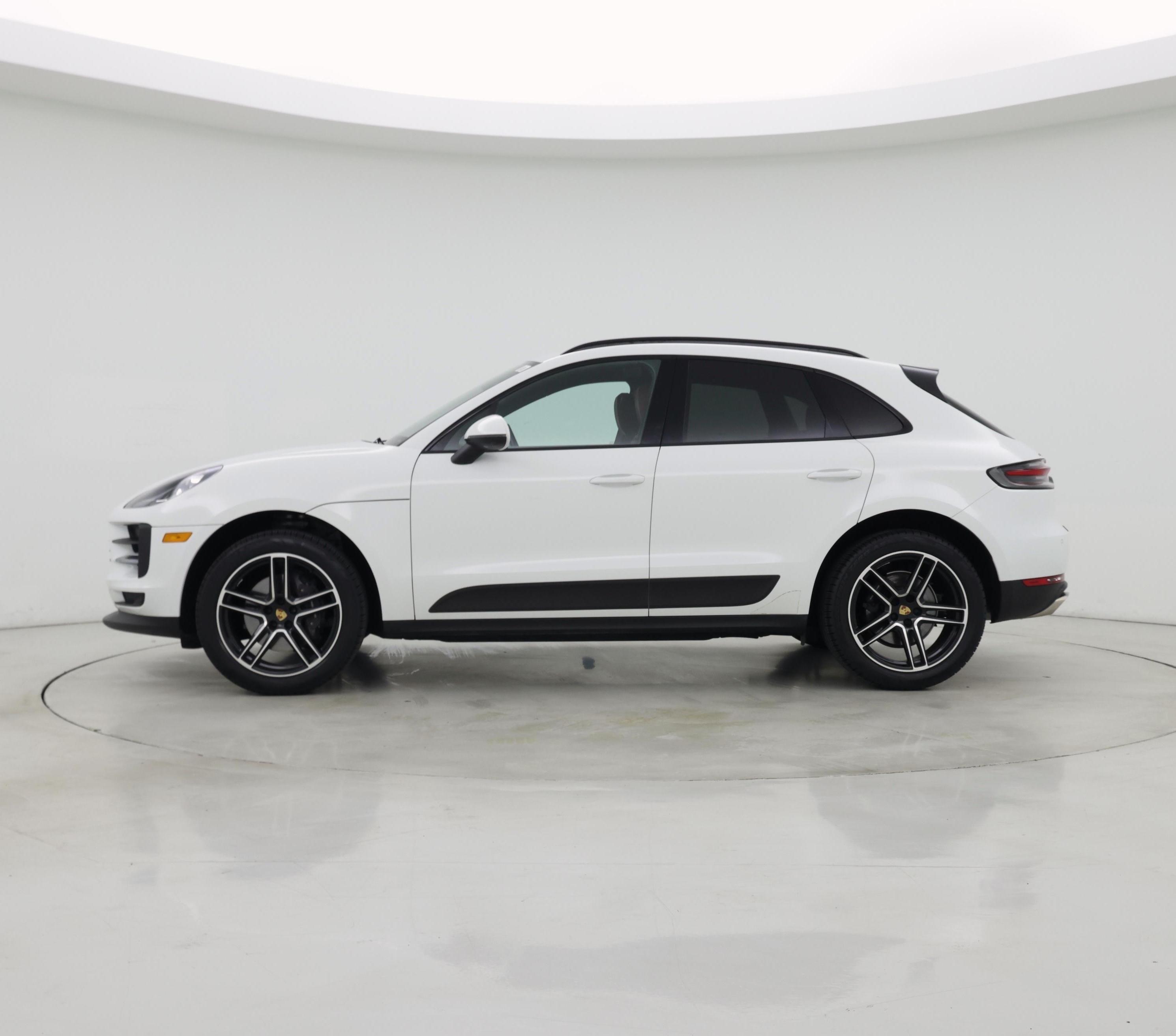 Thumbnail: 2021 Porsche Macan - 3