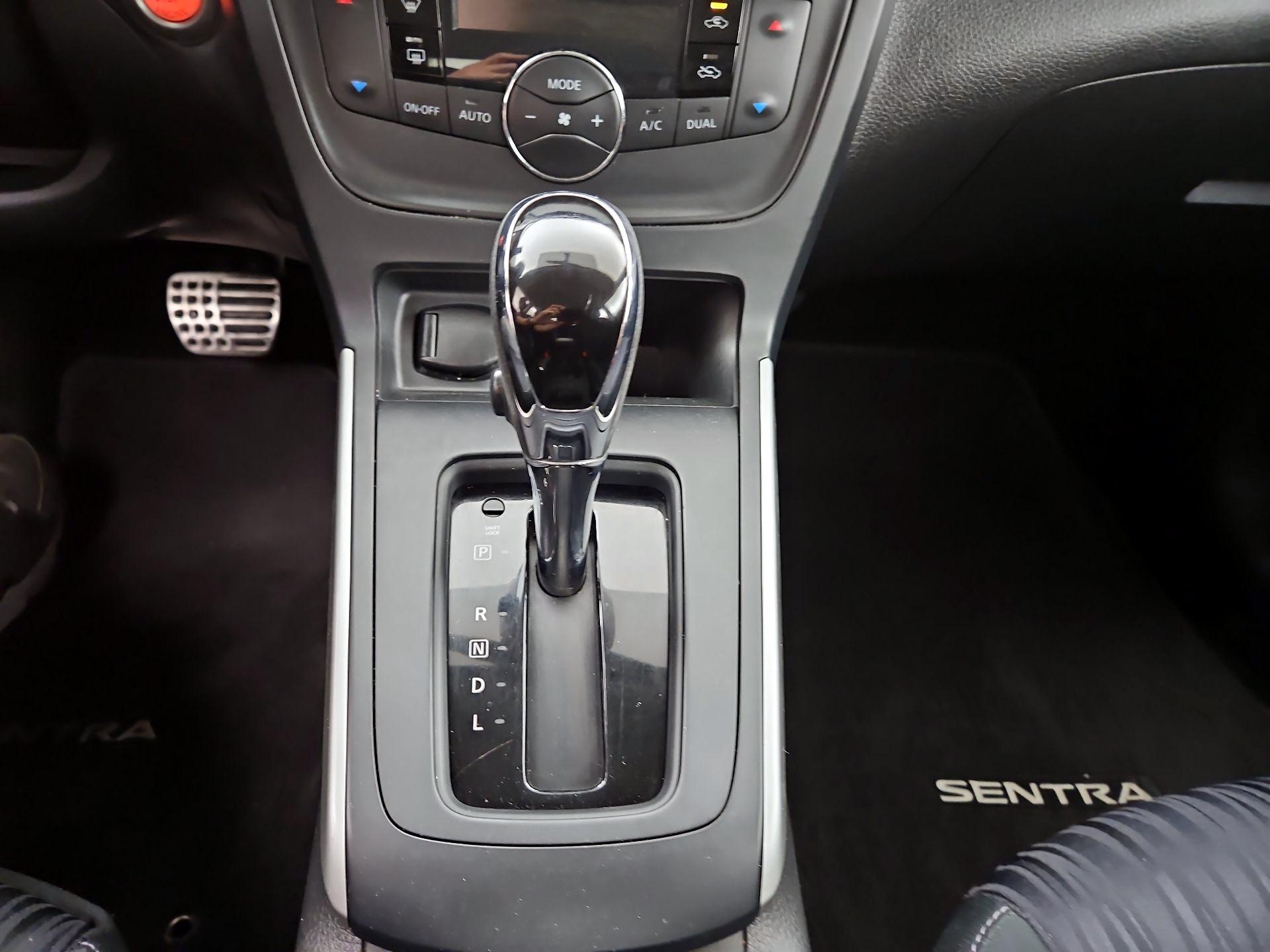 Thumbnail: 2019 Nissan Sentra - 17