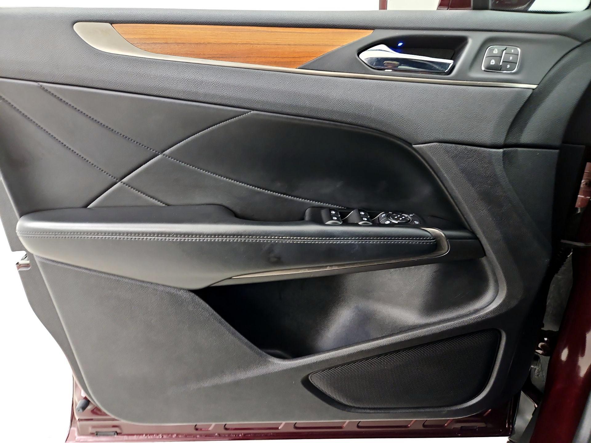 Thumbnail: 2019 Lincoln MKC - 12