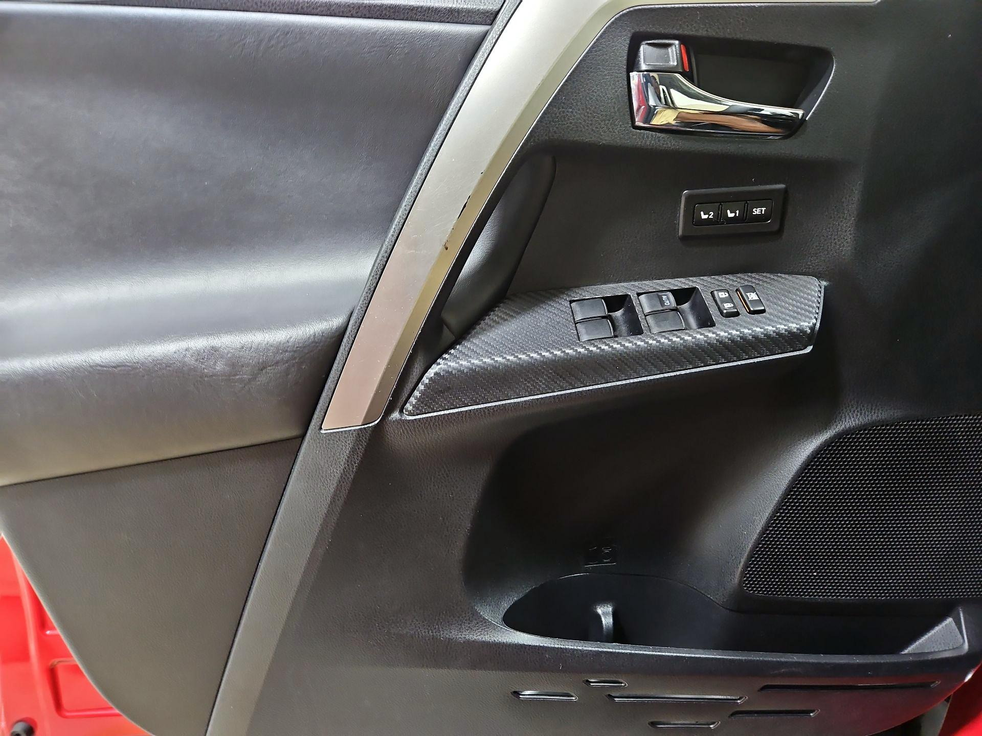 Thumbnail: 2015 Toyota RAV4 - 12