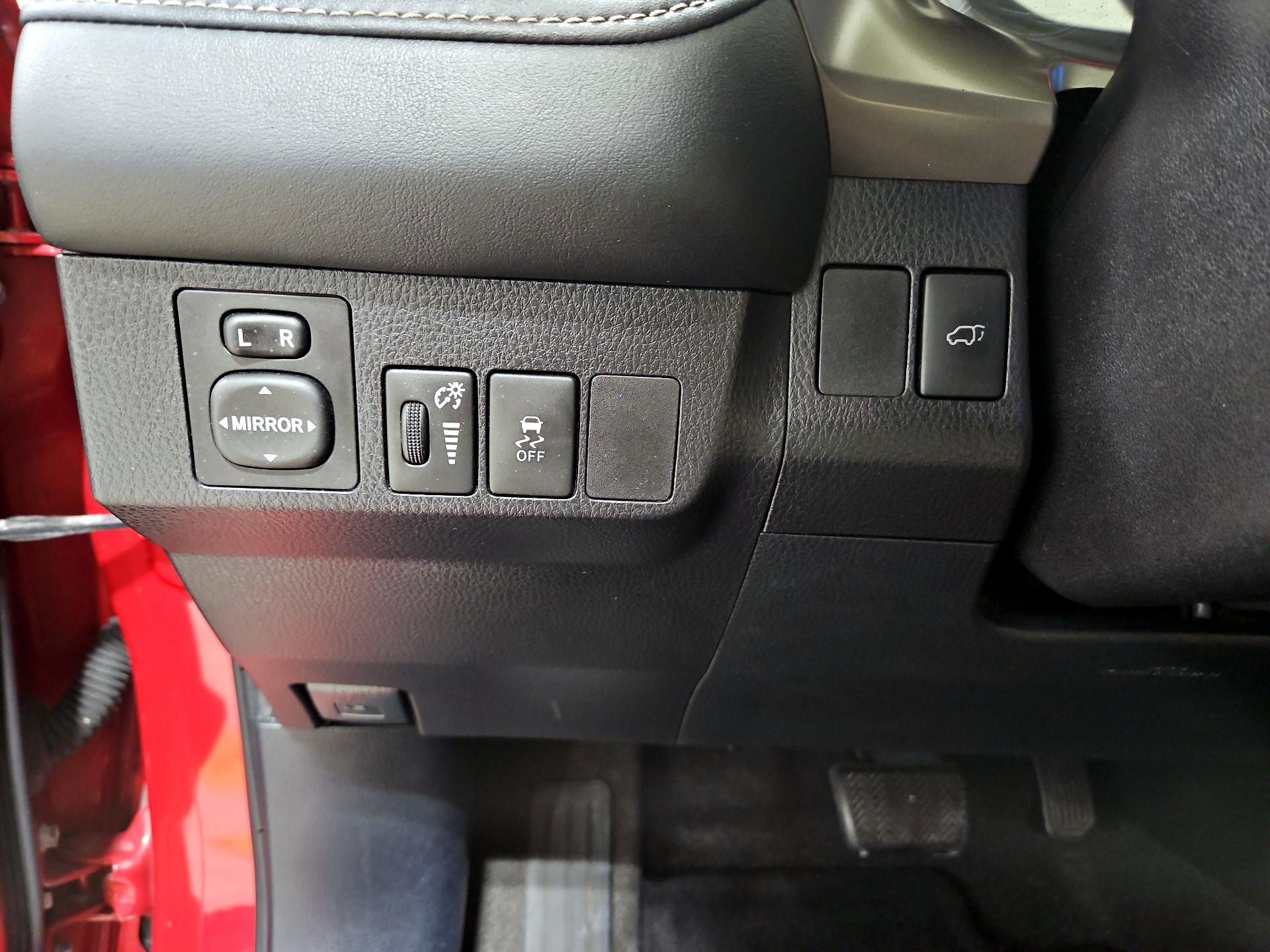 Thumbnail: 2015 Toyota RAV4 - 13