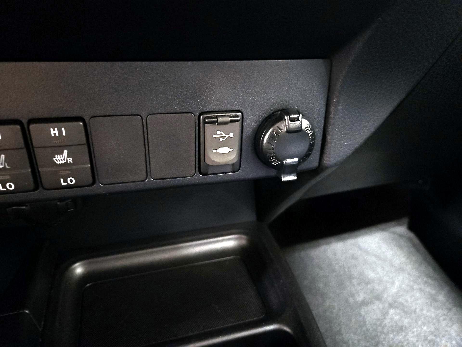 Thumbnail: 2015 Toyota RAV4 - 17