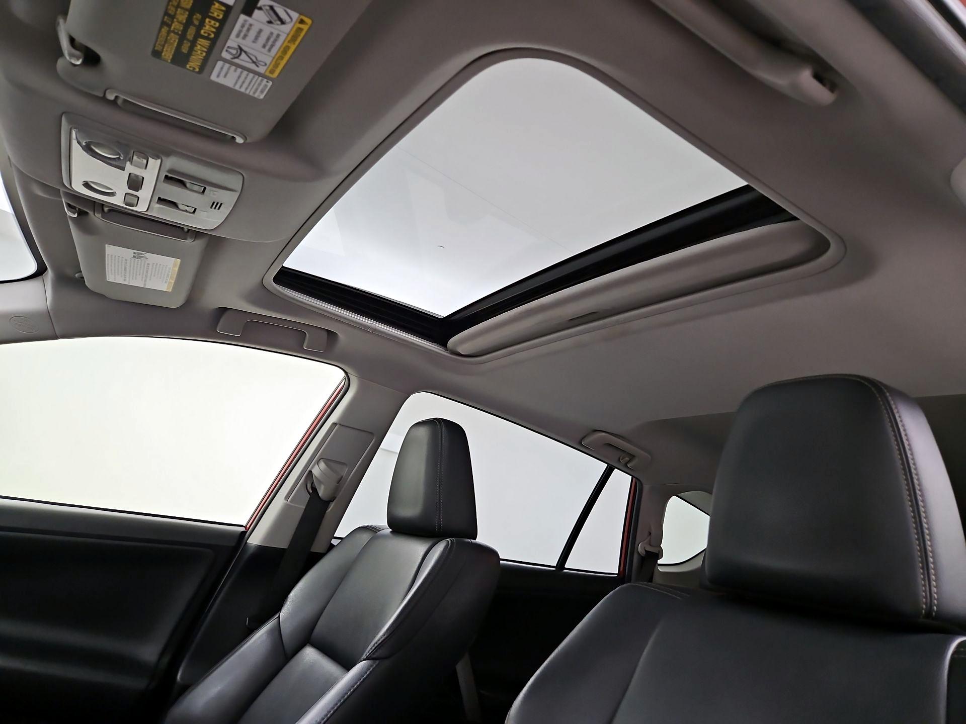 Thumbnail: 2015 Toyota RAV4 - 18