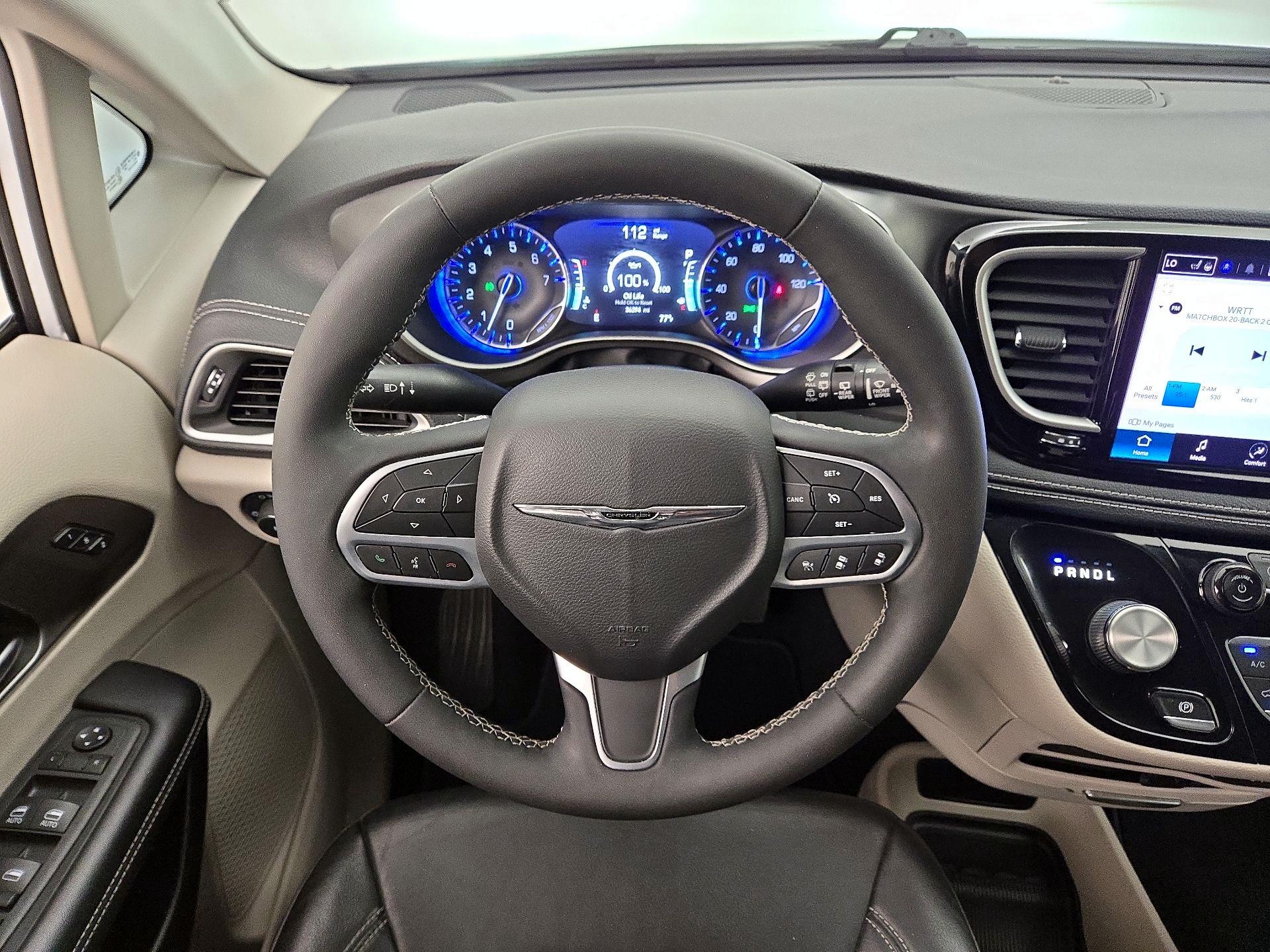 Thumbnail: 2022 Chrysler Pacifica - 10