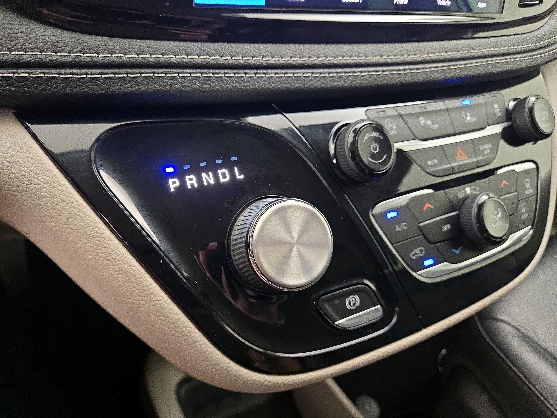 Thumbnail: 2022 Chrysler Pacifica - 17