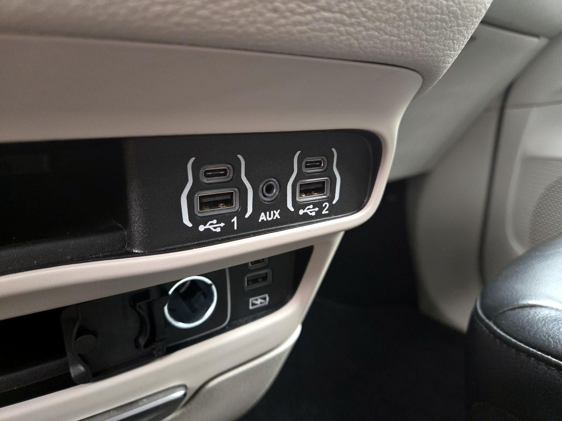 Thumbnail: 2022 Chrysler Pacifica - 18