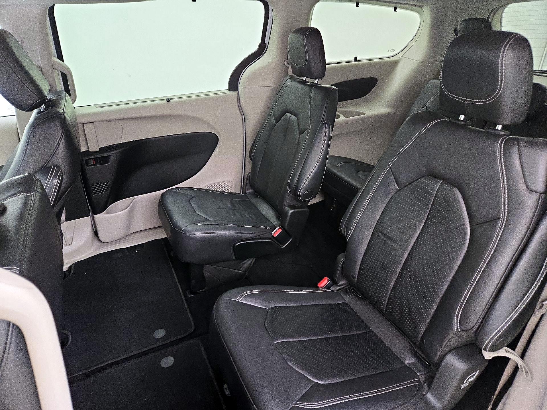 Thumbnail: 2022 Chrysler Pacifica - 19