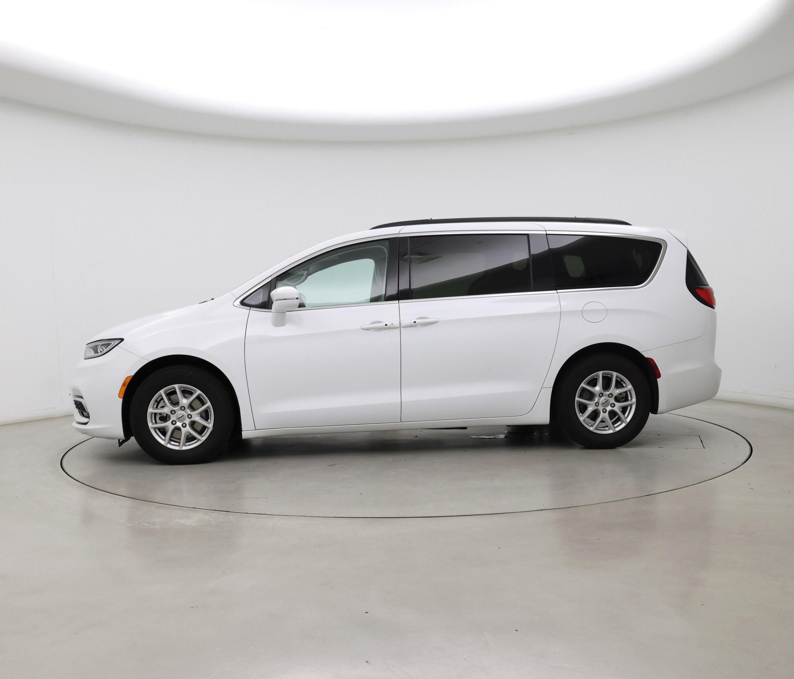 Thumbnail: 2022 Chrysler Pacifica - 3