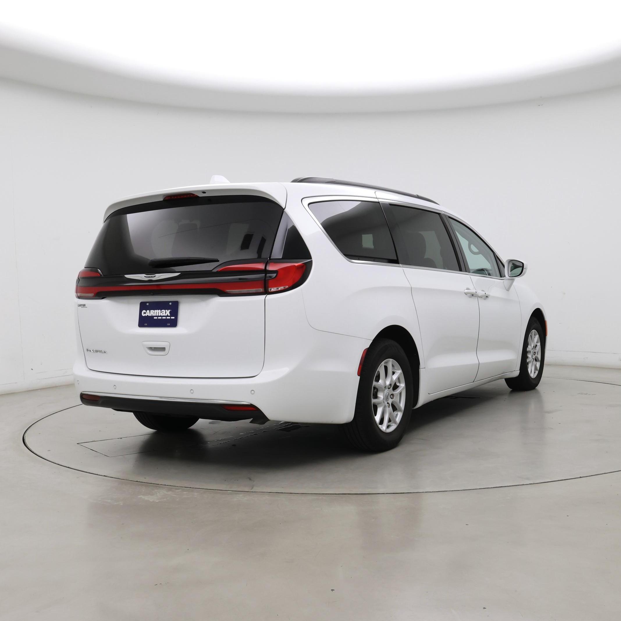 Thumbnail: 2022 Chrysler Pacifica - 8