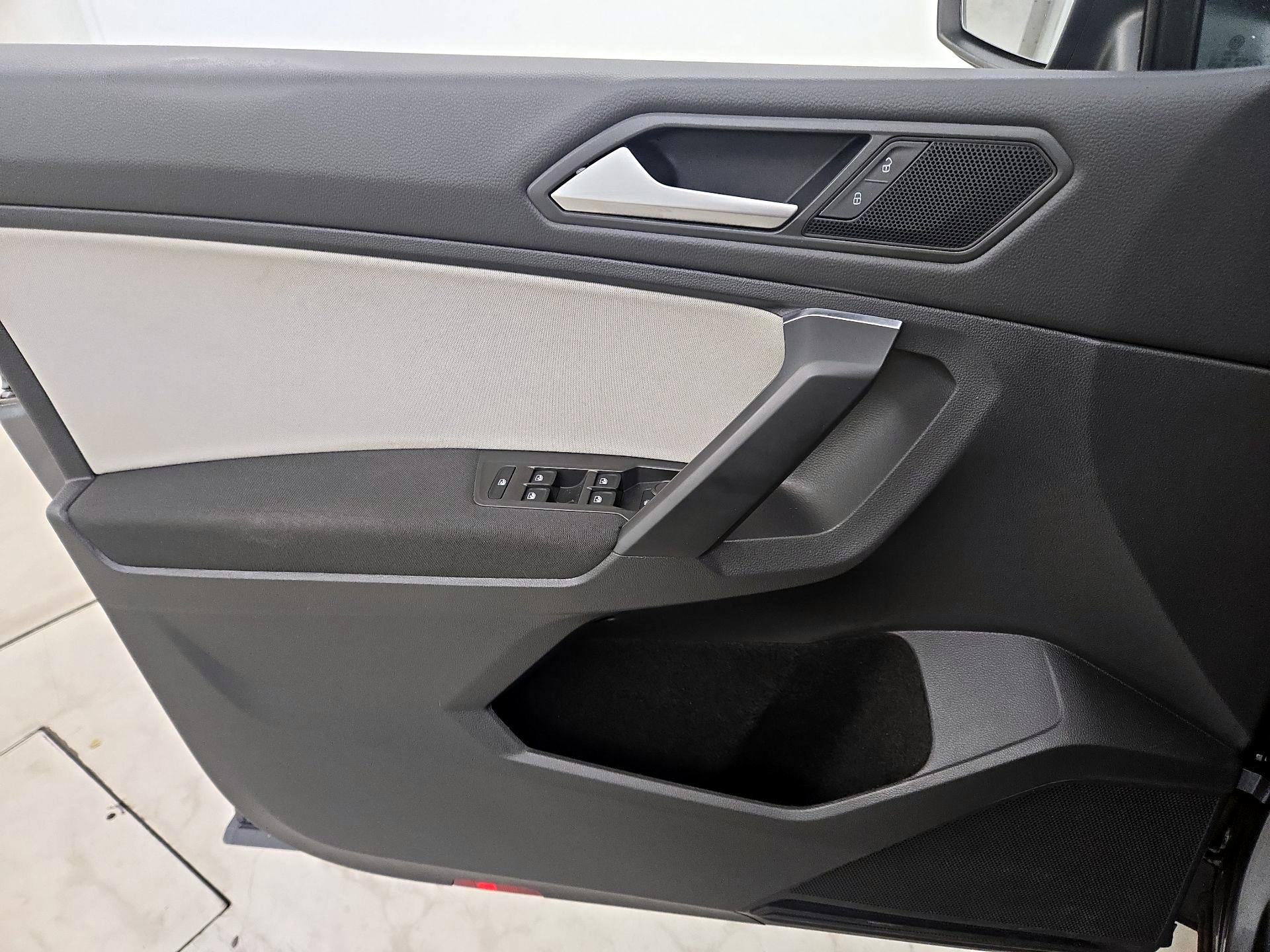Thumbnail: 2021 Volkswagen Tiguan - 12
