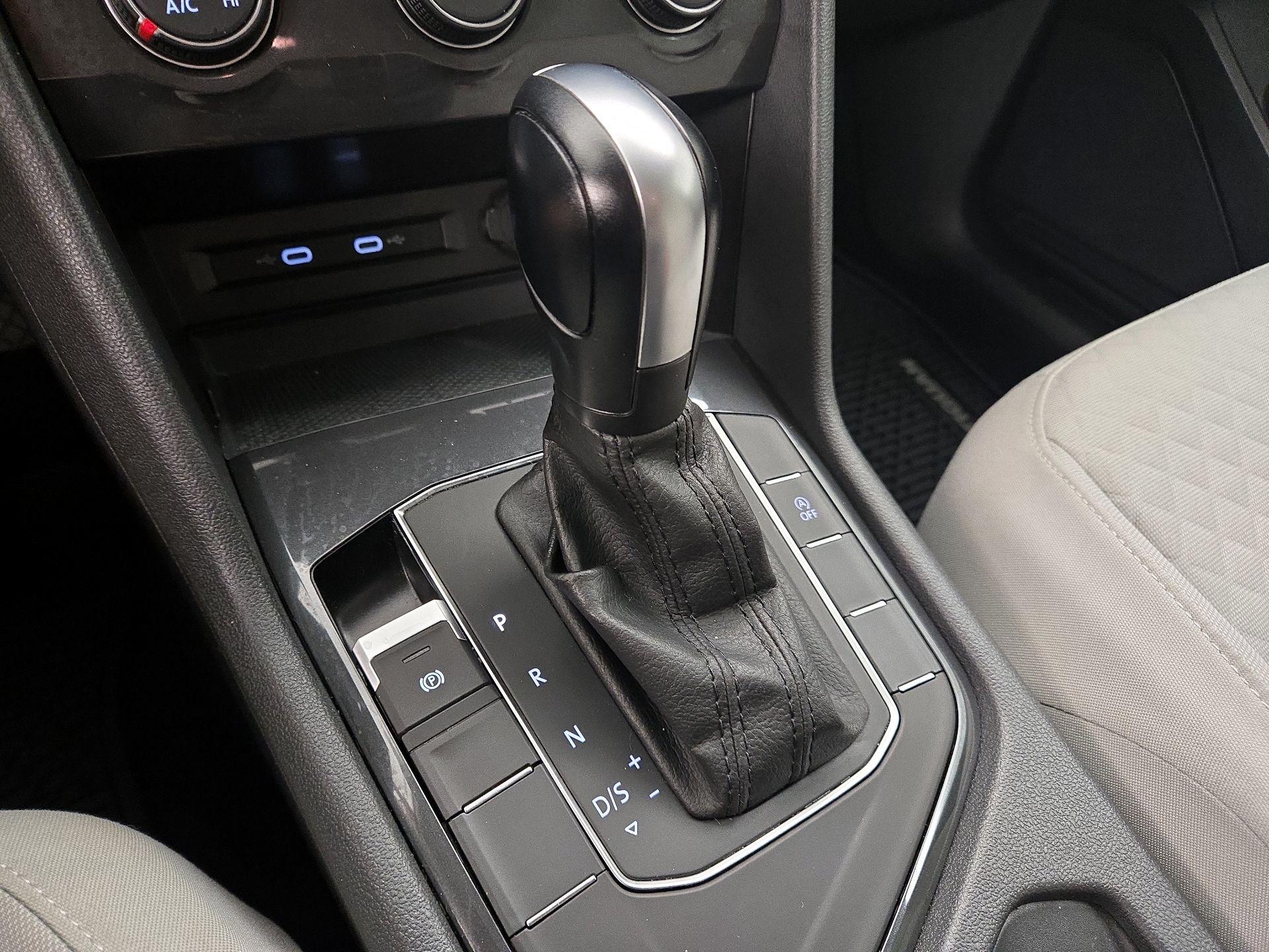 Thumbnail: 2021 Volkswagen Tiguan - 17
