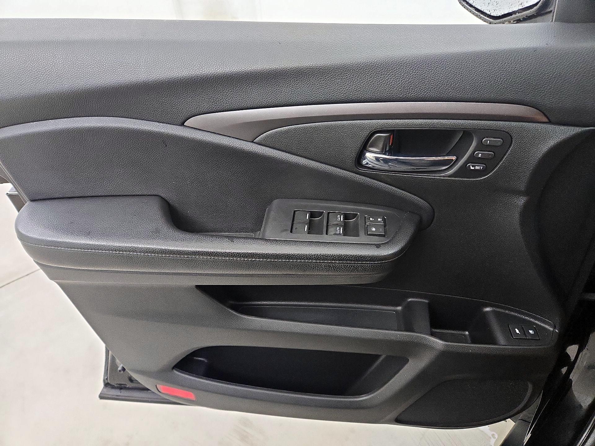 Thumbnail: 2020 Honda Pilot - 12