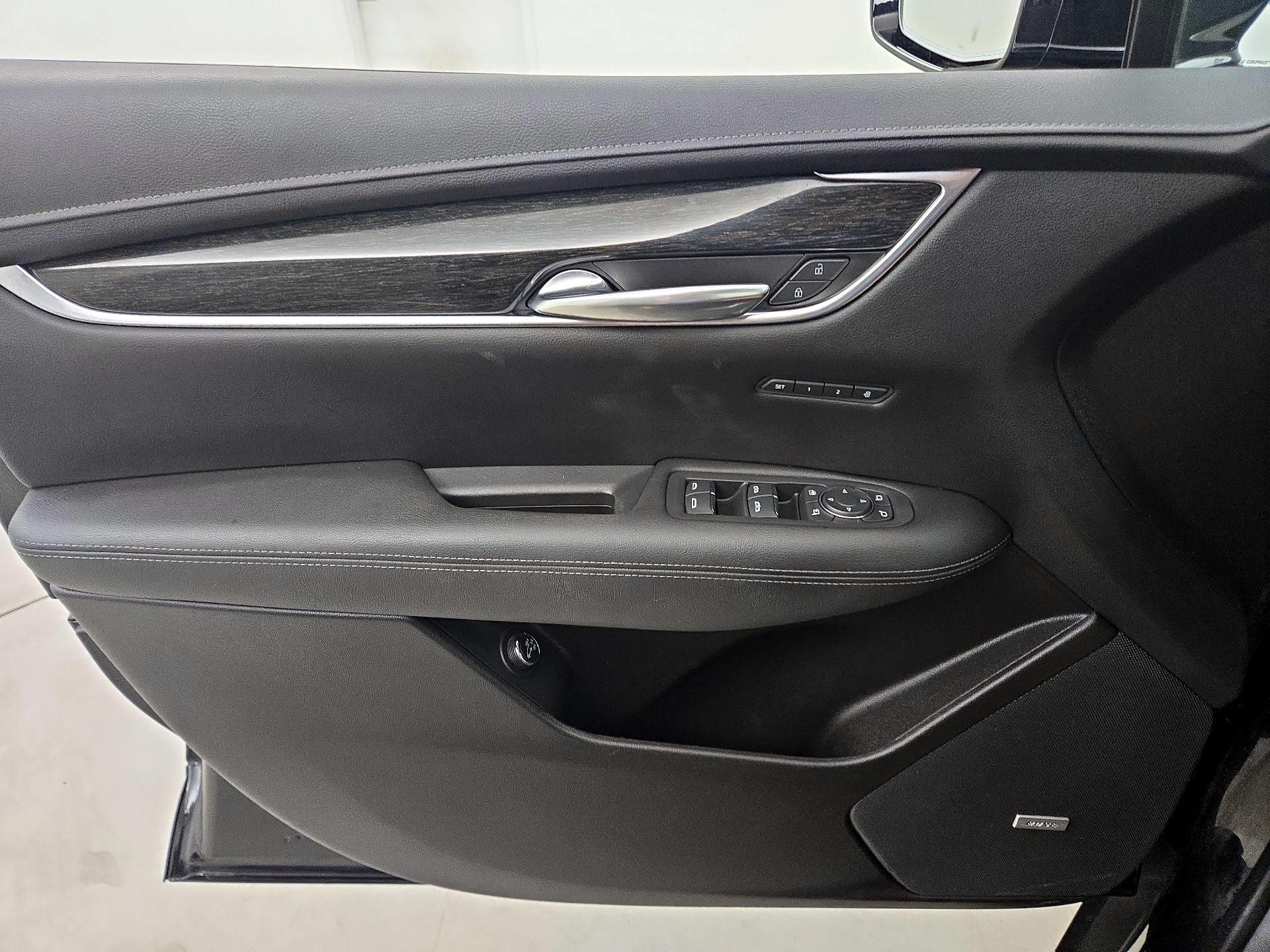 Thumbnail: 2021 Cadillac XT5 - 12