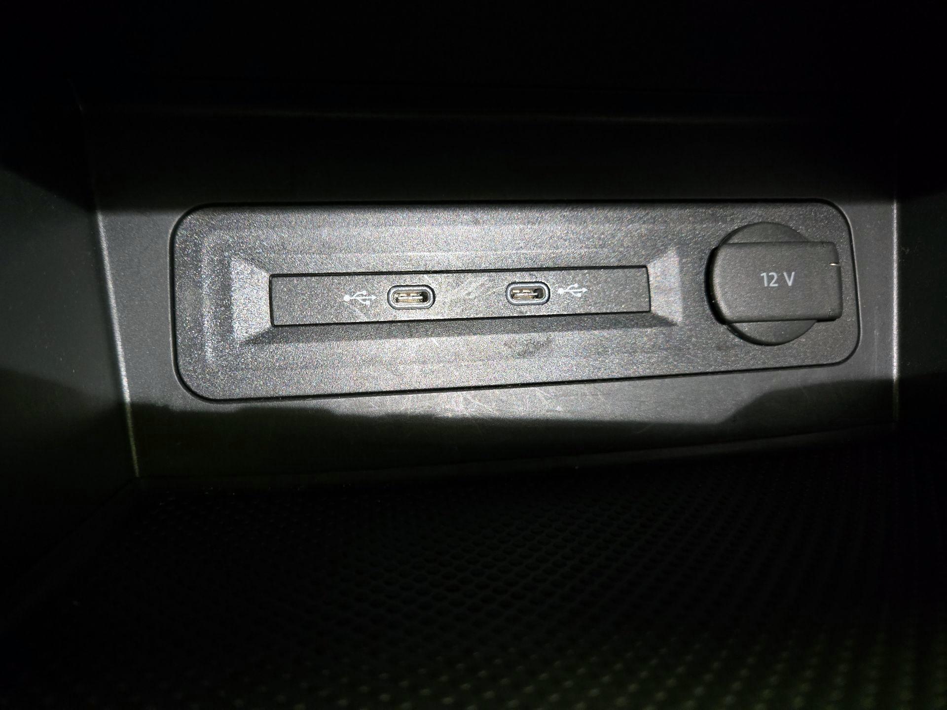 Thumbnail: 2021 Volkswagen Atlas - 18