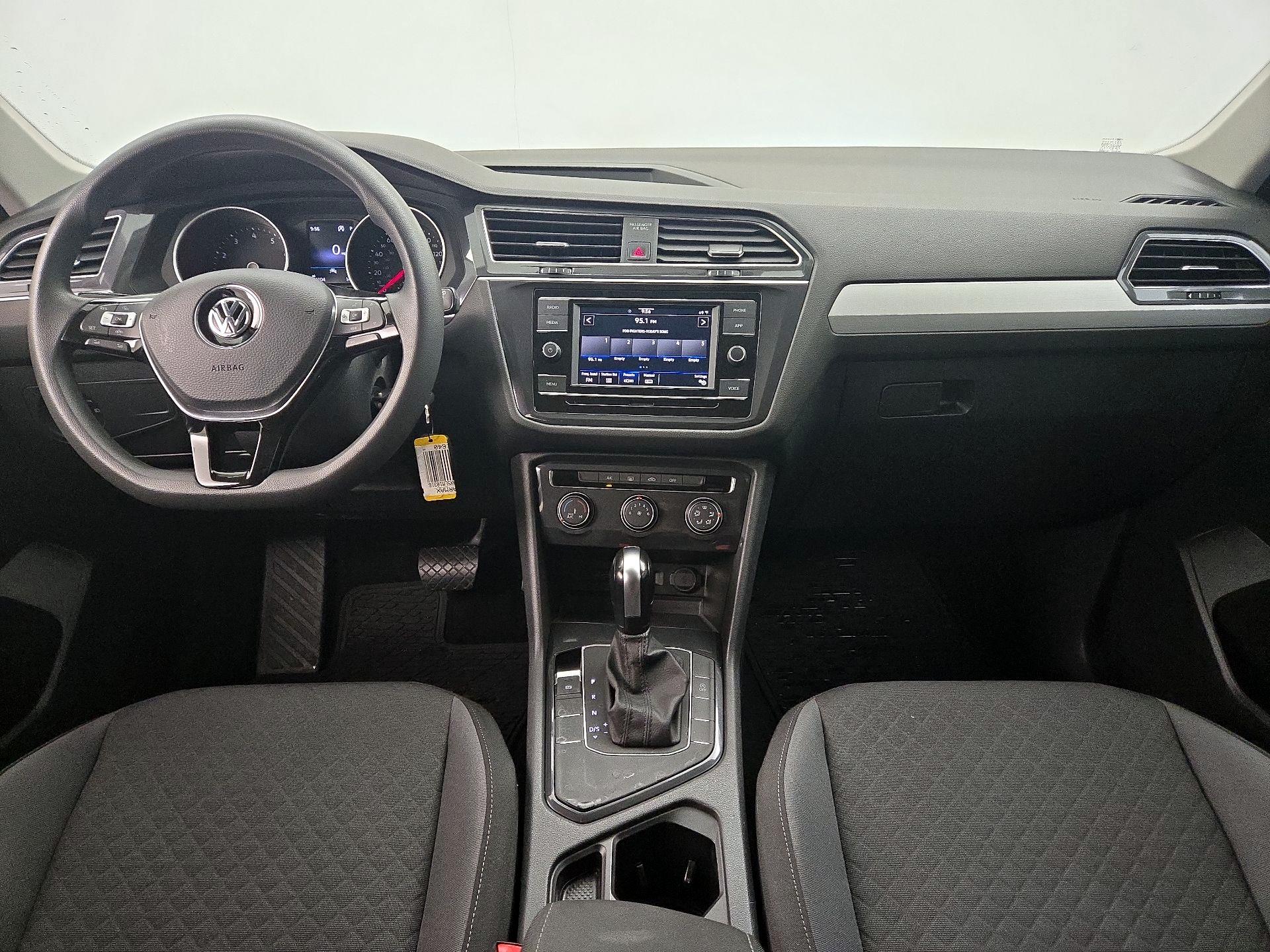 Thumbnail: 2020 Volkswagen Tiguan - 9
