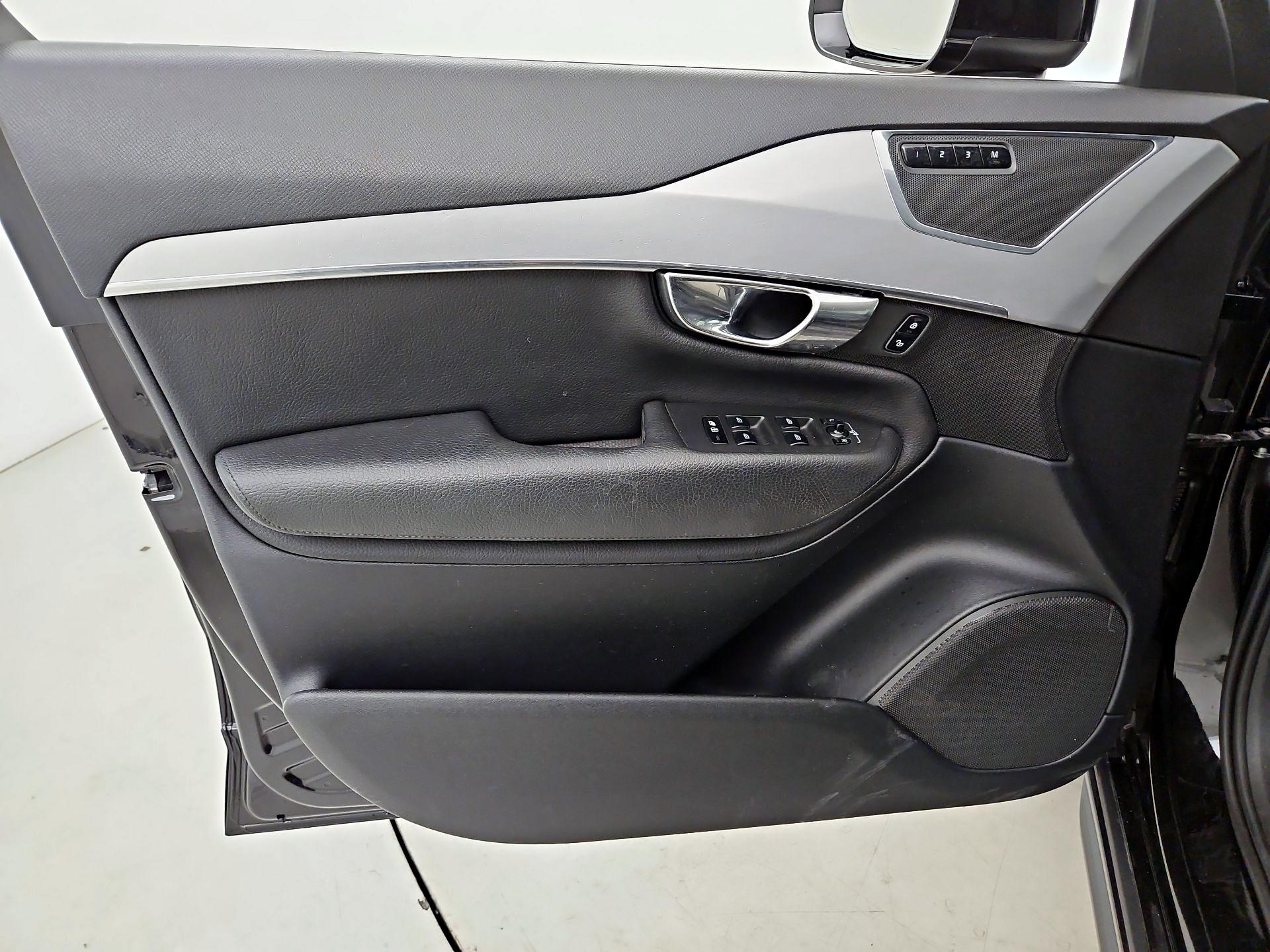 Thumbnail: 2017 Volvo XC90 - 10