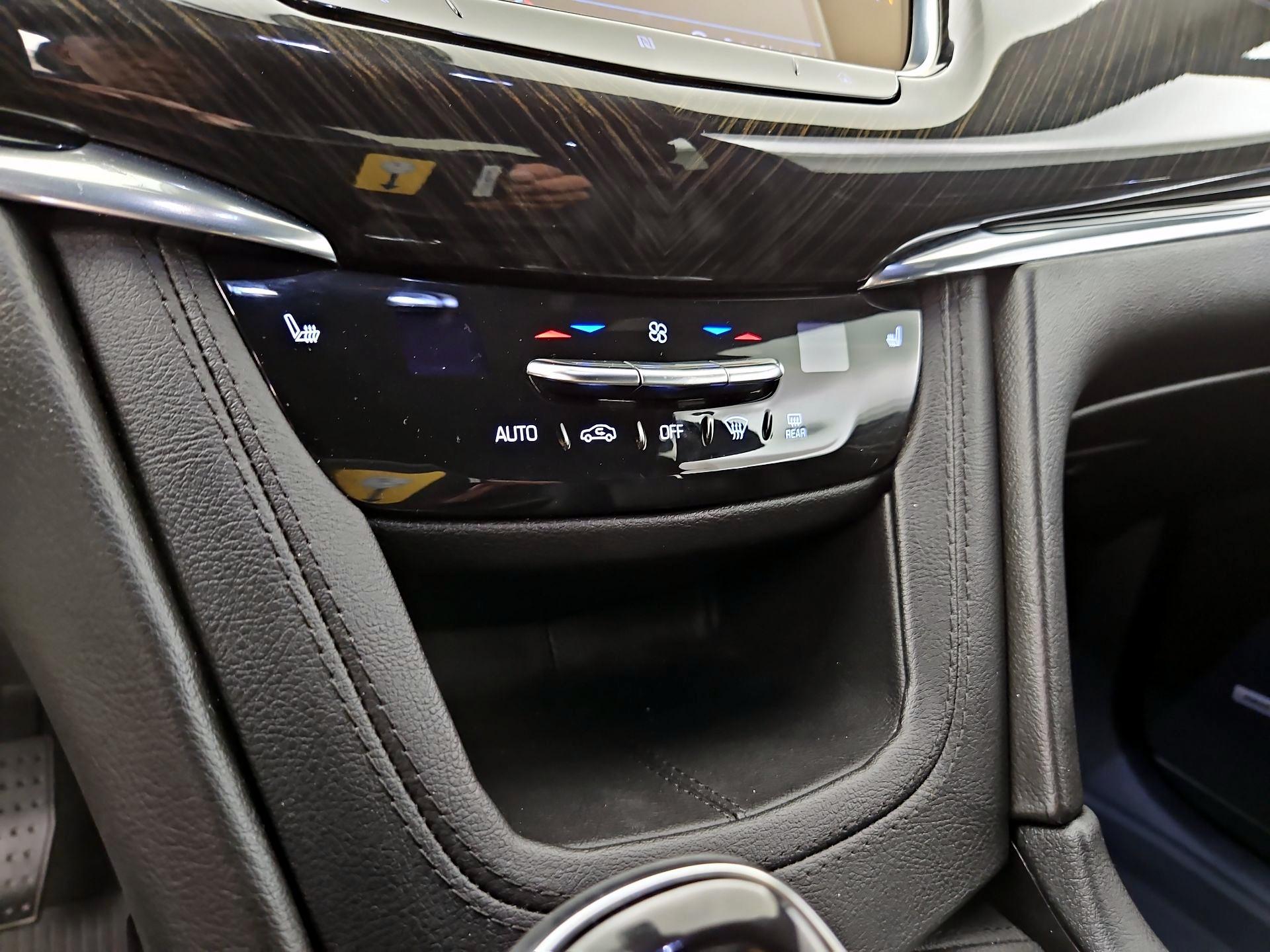 Thumbnail: 2020 Cadillac XT6 - 16
