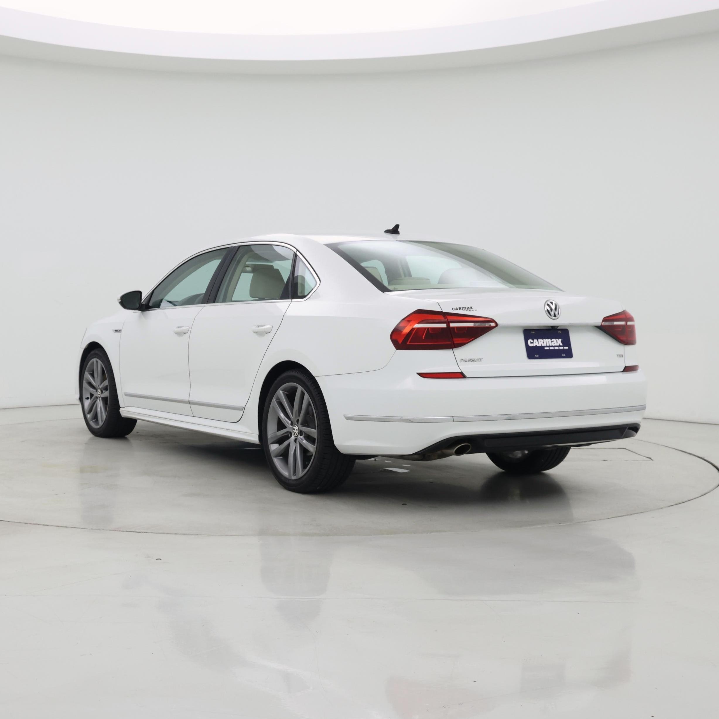 Thumbnail: 2017 Volkswagen Passat - 2