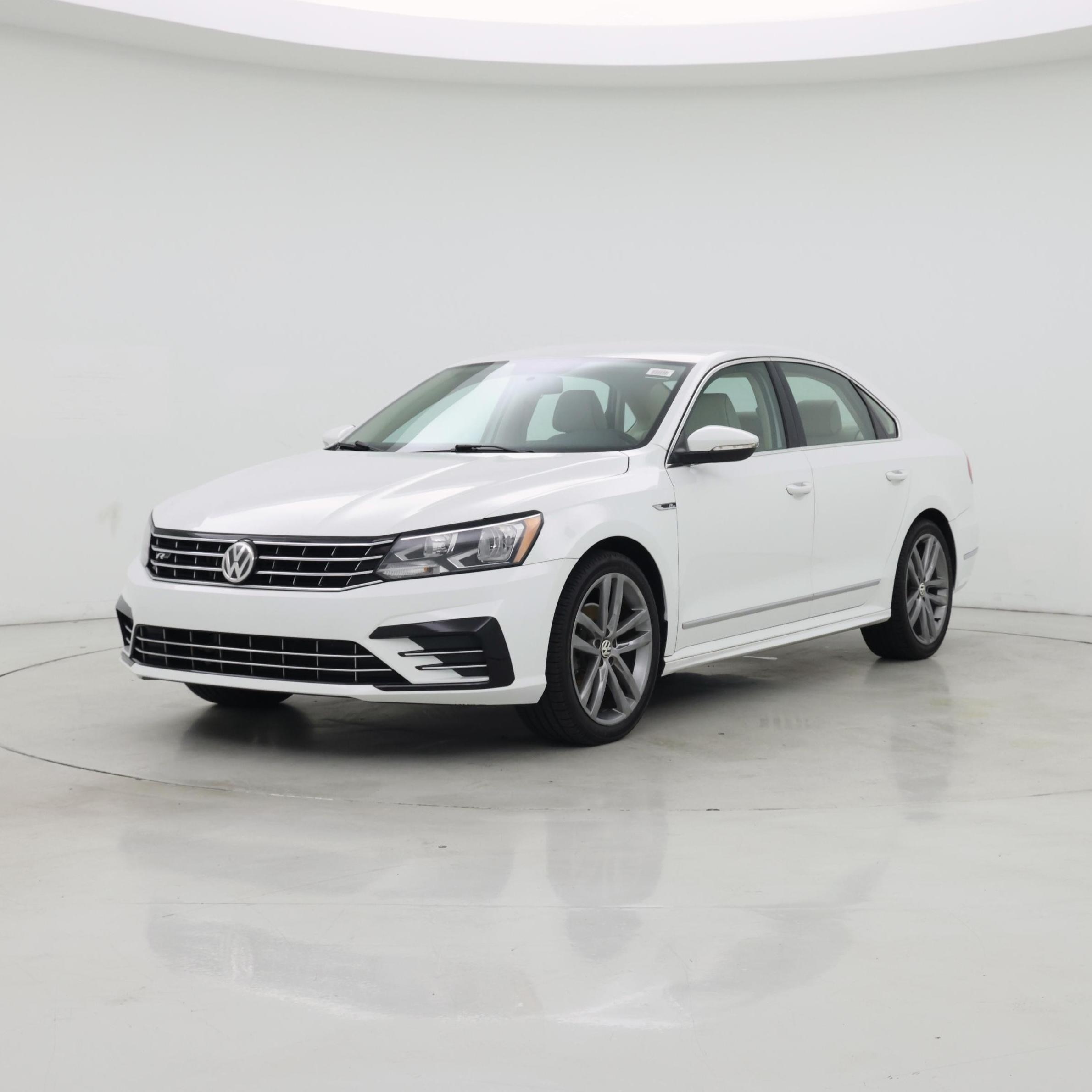 Thumbnail: 2017 Volkswagen Passat - 4
