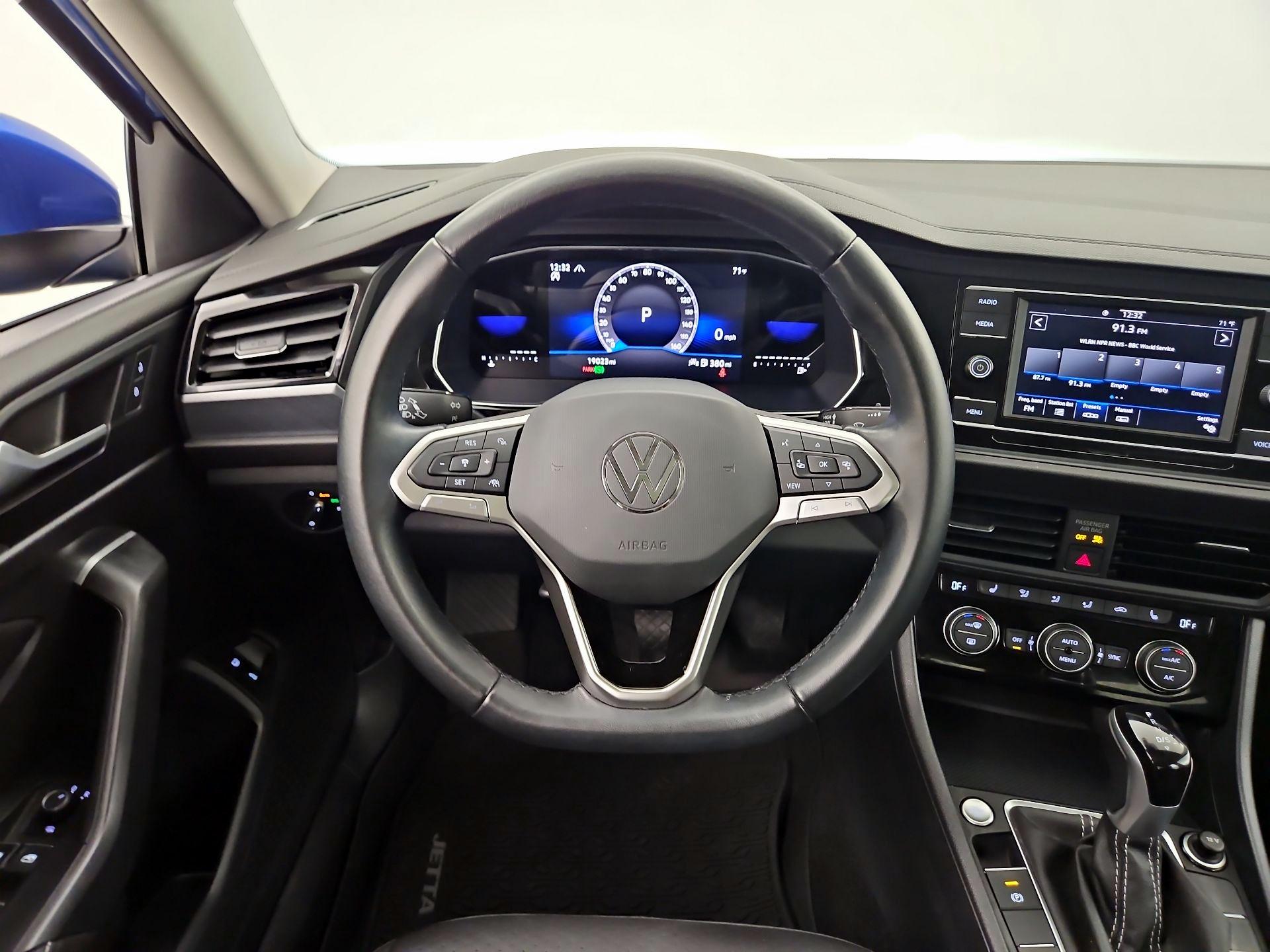 Thumbnail: 2023 Volkswagen Jetta - 10