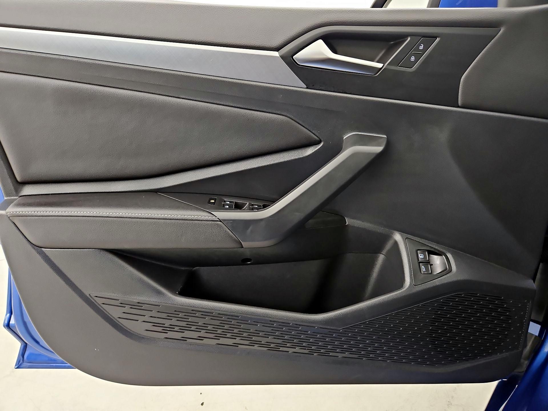 Thumbnail: 2023 Volkswagen Jetta - 12