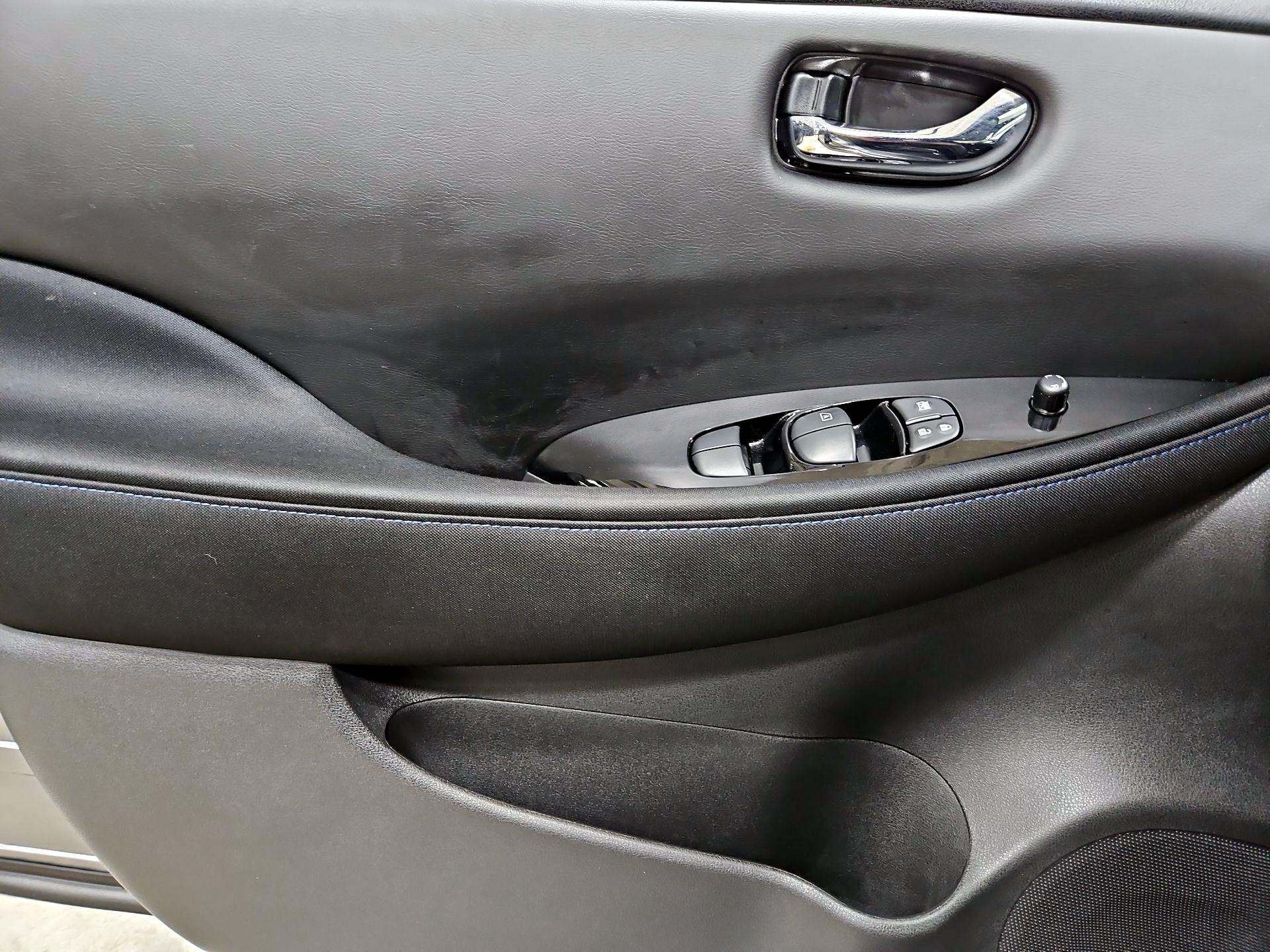 Thumbnail: 2021 Nissan Leaf - 12