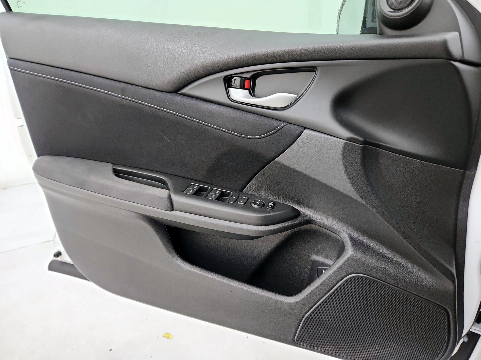 Thumbnail: 2019 Honda Insight - 12
