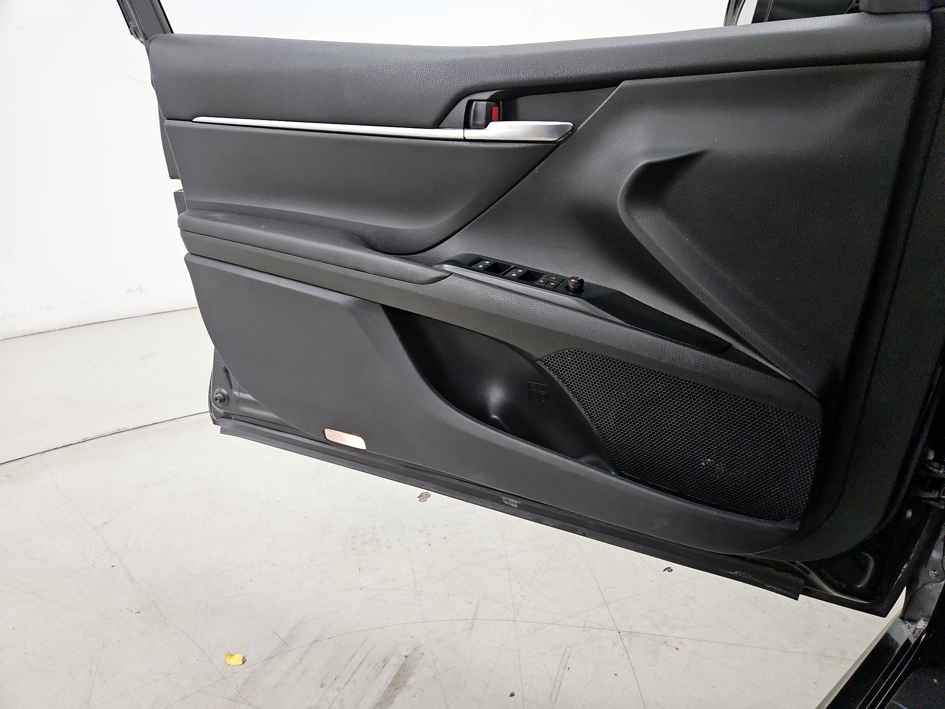 Thumbnail: 2019 Toyota Camry - 12
