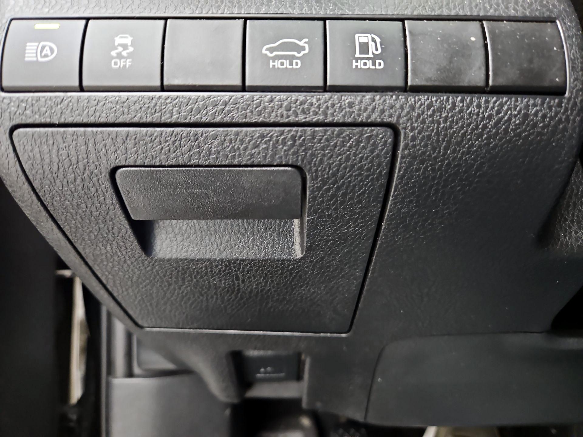 Thumbnail: 2019 Toyota Camry - 13