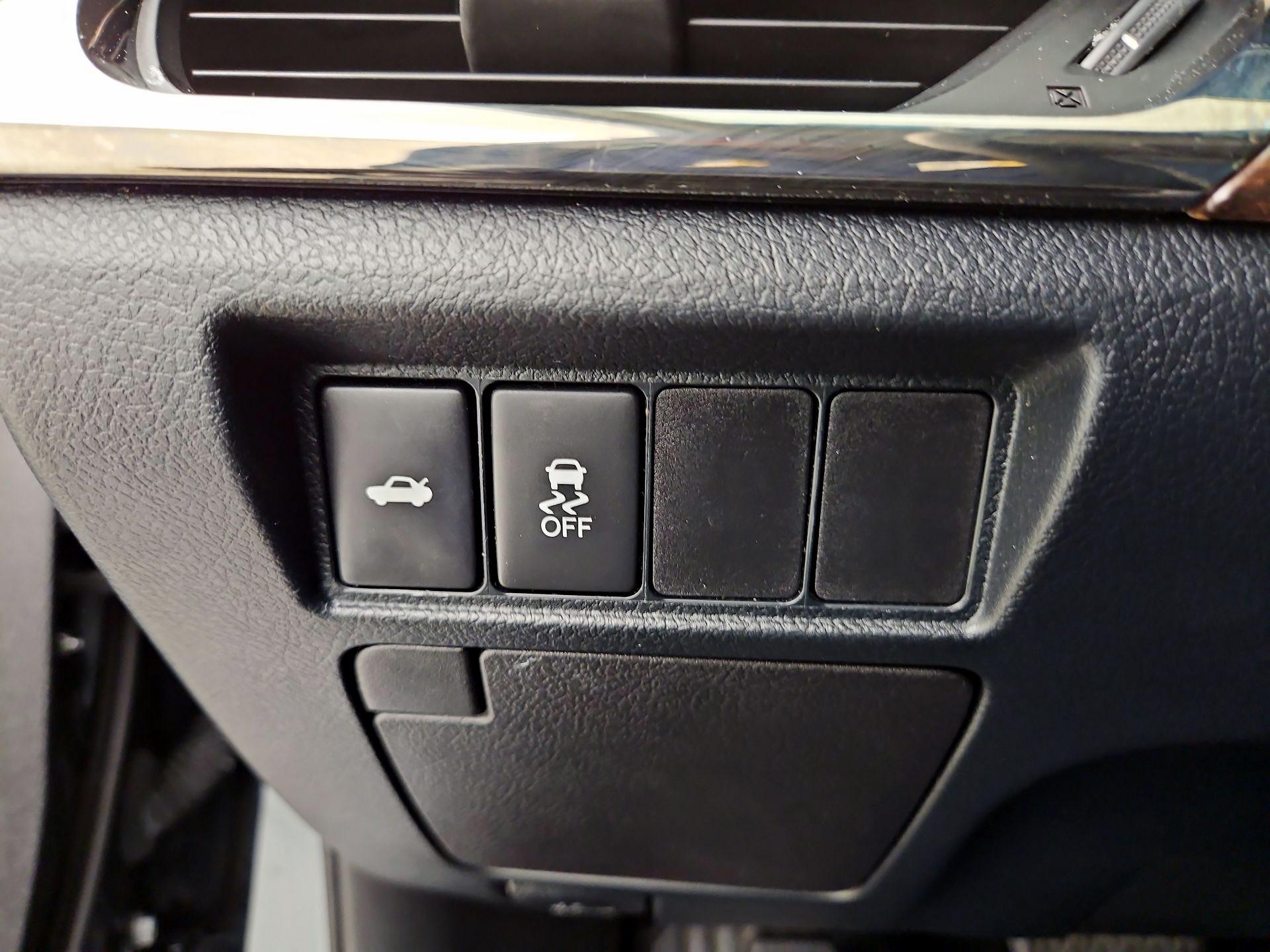 Thumbnail: 2015 Toyota Avalon - 13