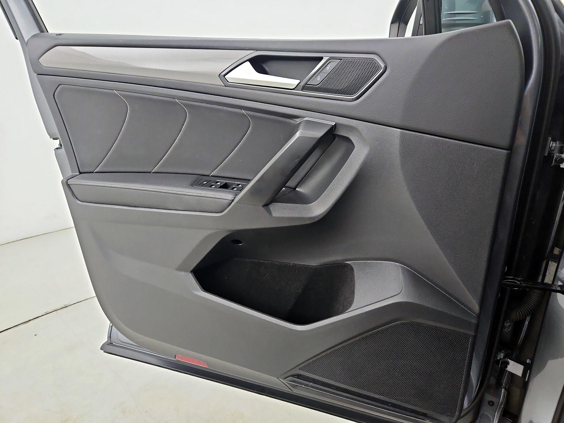Thumbnail: 2022 Volkswagen Tiguan - 12