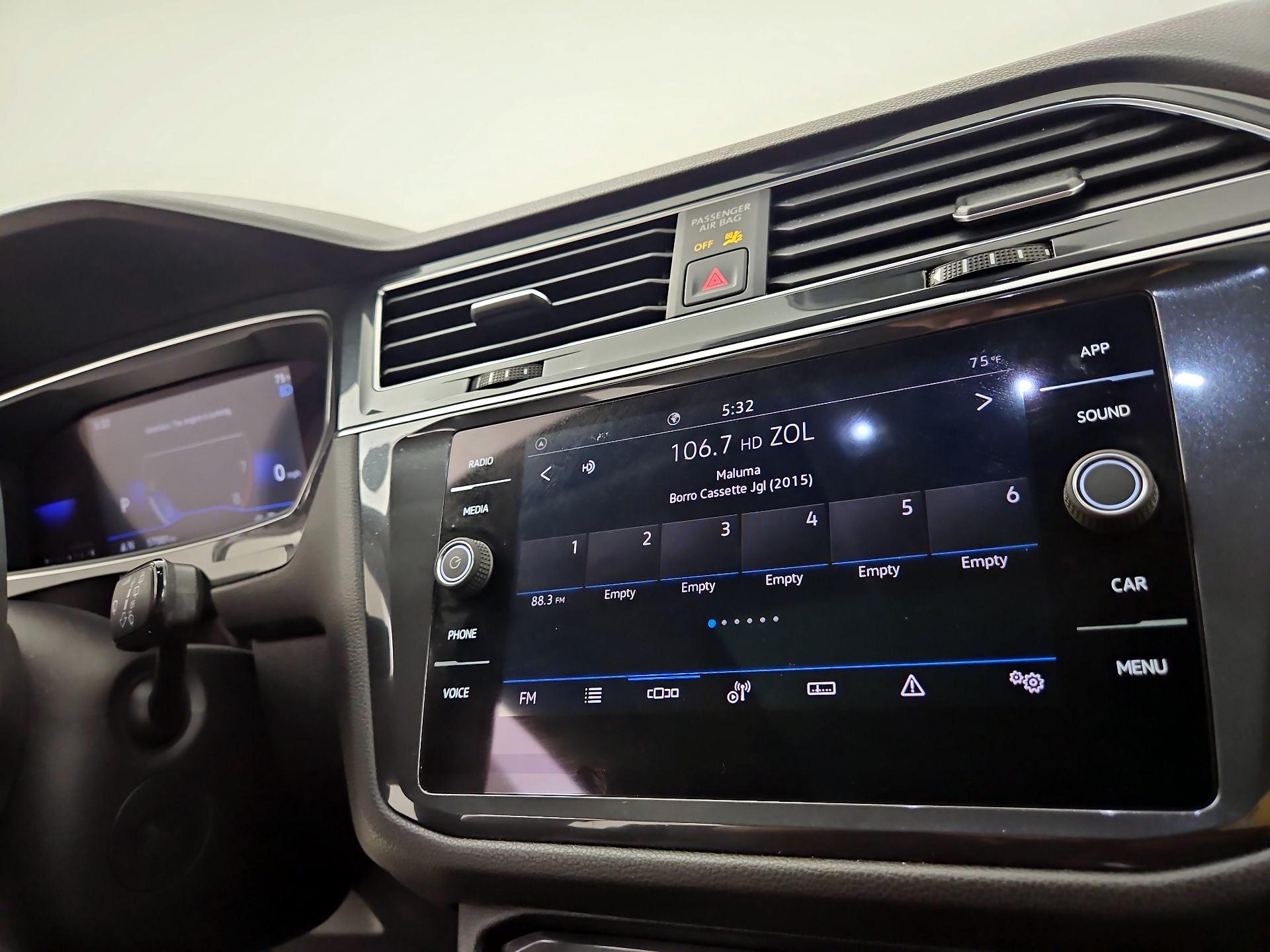 Thumbnail: 2022 Volkswagen Tiguan - 15