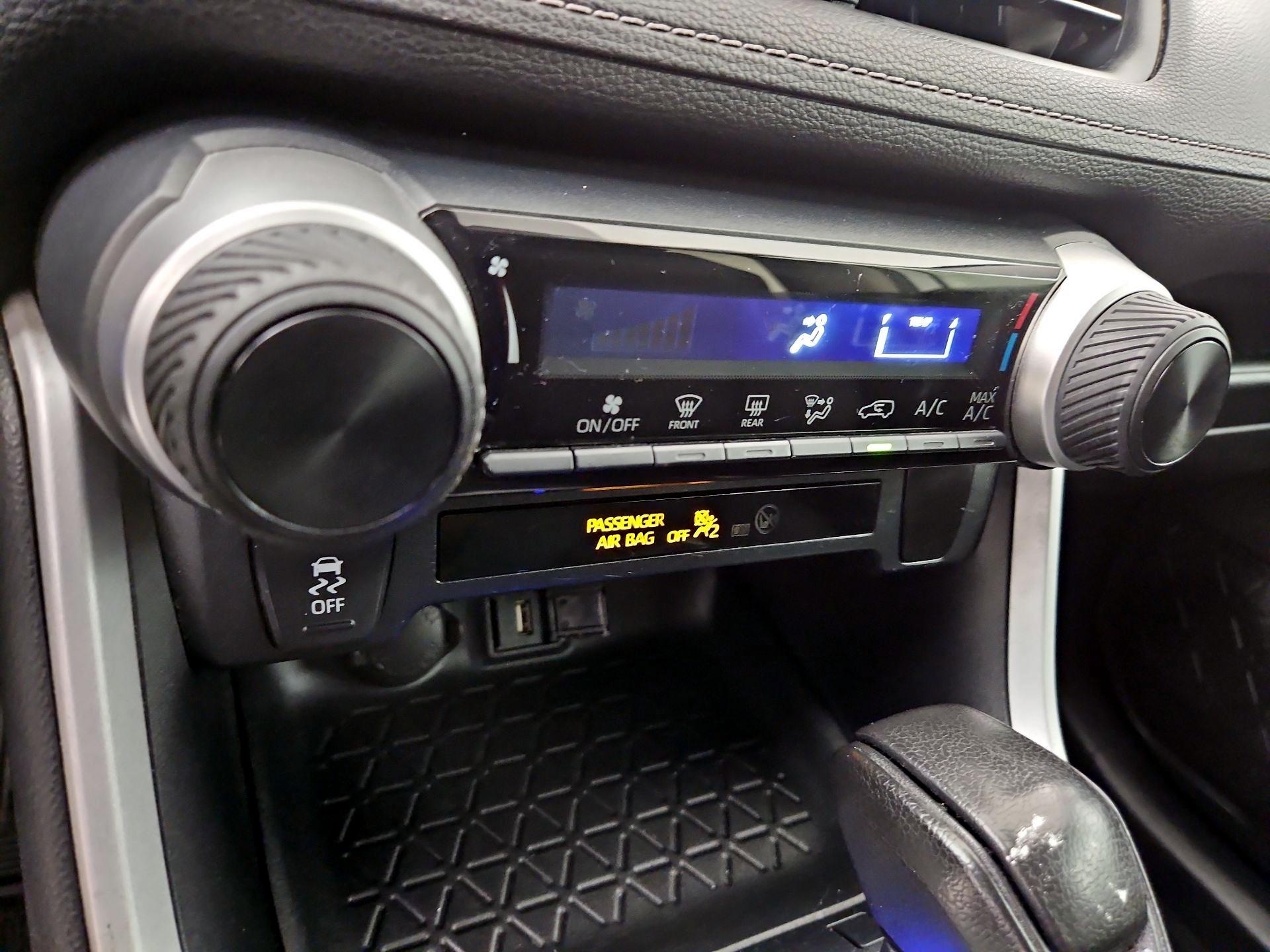 Thumbnail: 2020 Toyota RAV4 - 14