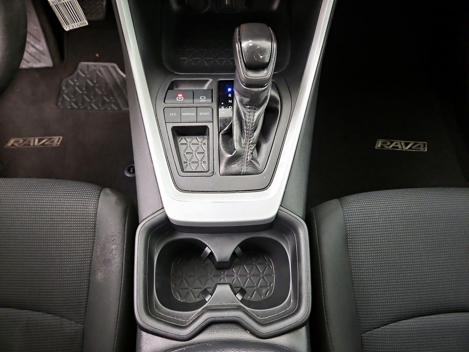 Thumbnail: 2020 Toyota RAV4 - 15