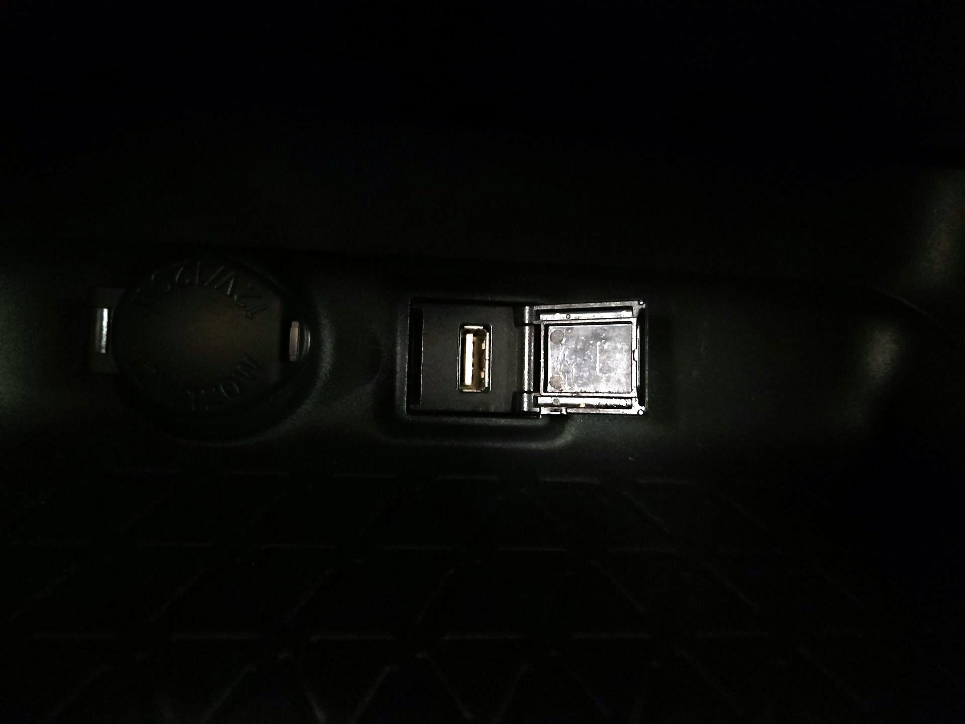 Thumbnail: 2020 Toyota RAV4 - 16
