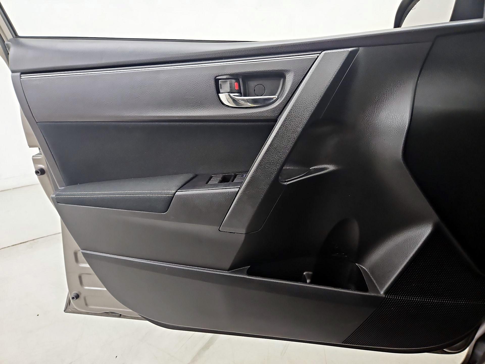 Thumbnail: 2018 Toyota Corolla - 12