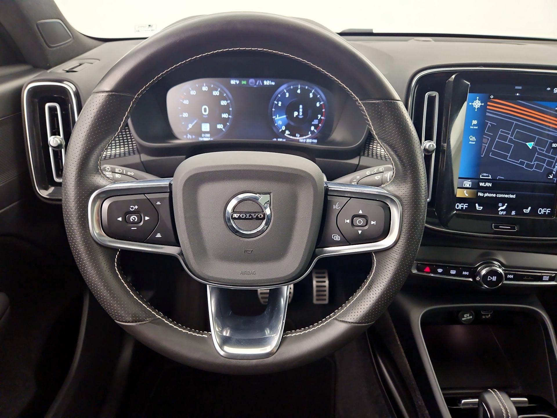 Thumbnail: 2021 Volvo XC40 - 10