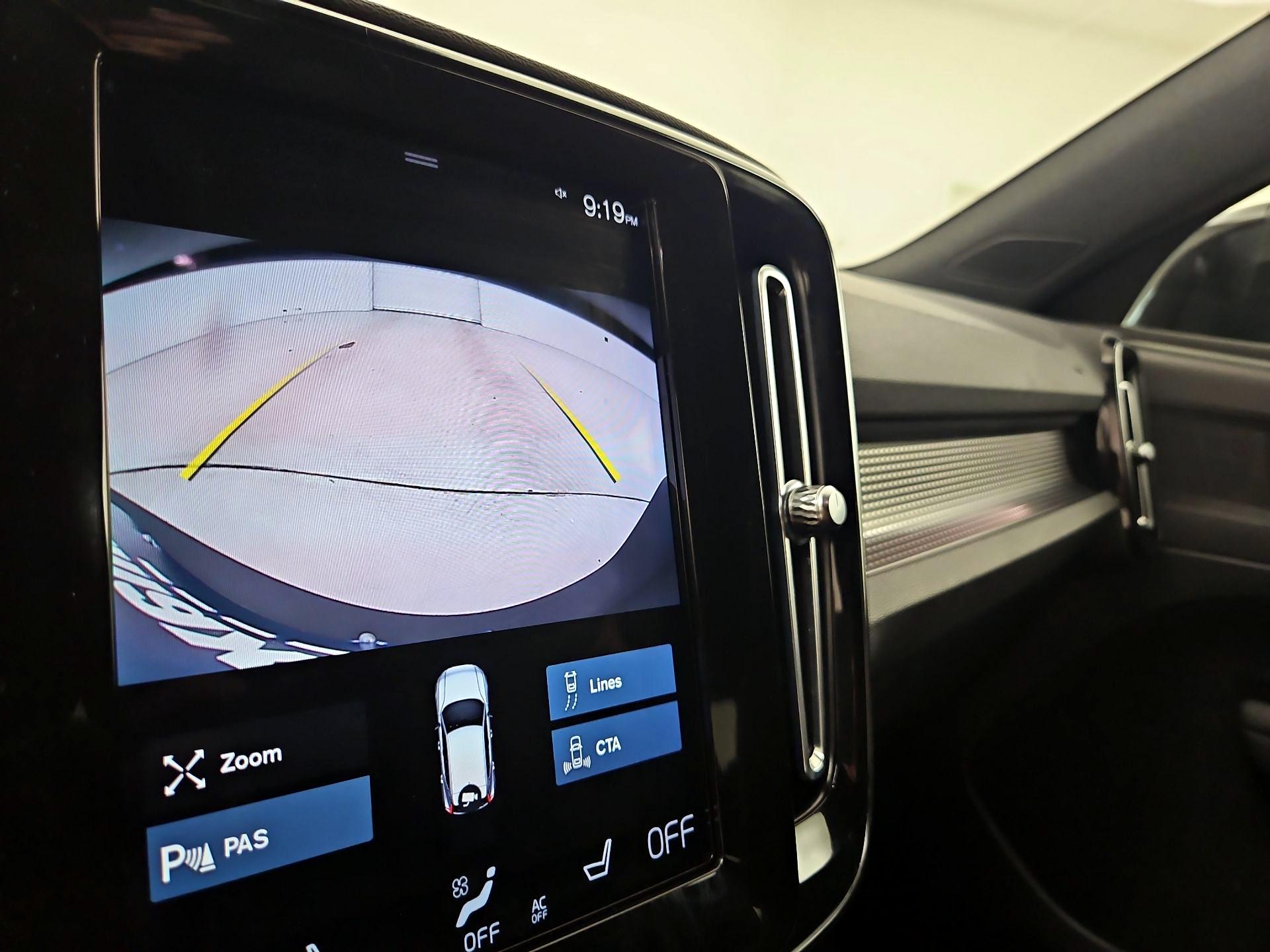 Thumbnail: 2021 Volvo XC40 - 15
