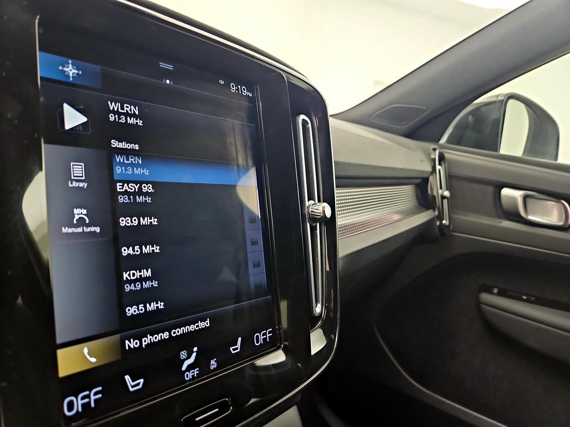Thumbnail: 2021 Volvo XC40 - 16