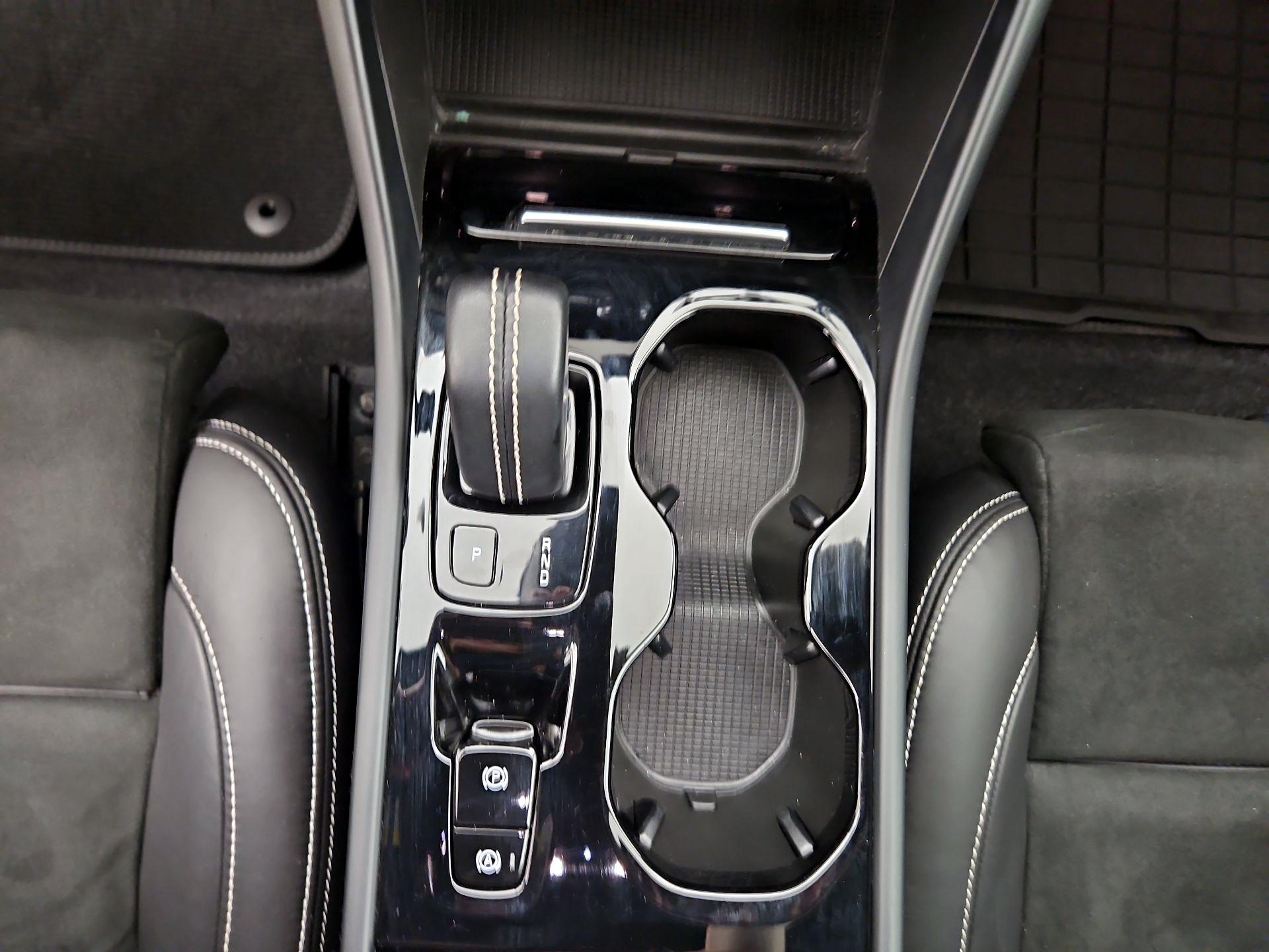 Thumbnail: 2021 Volvo XC40 - 18