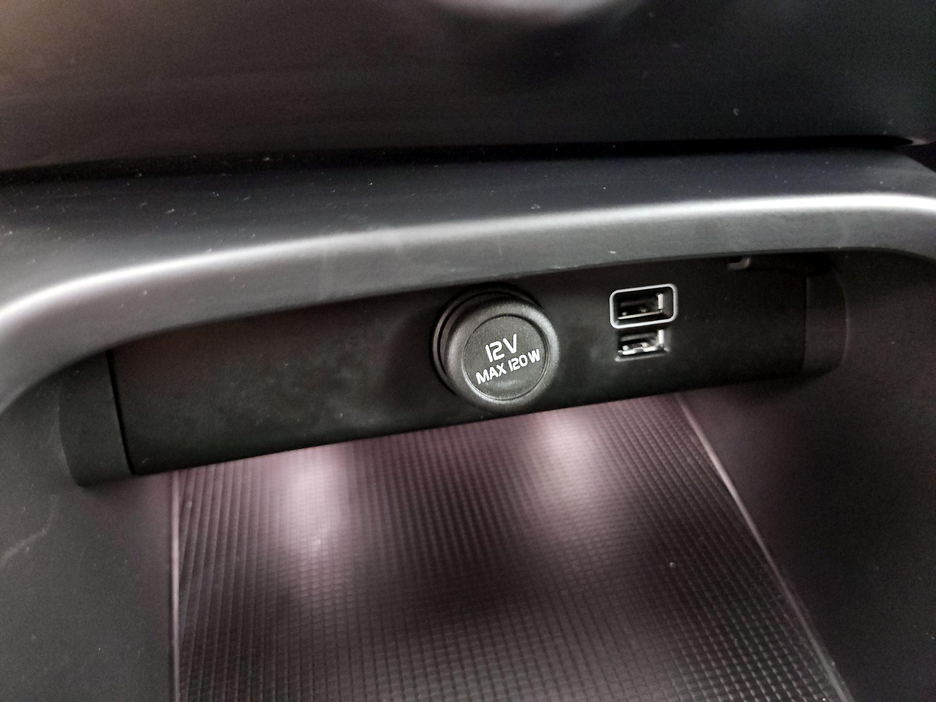 Thumbnail: 2021 Volvo XC40 - 19
