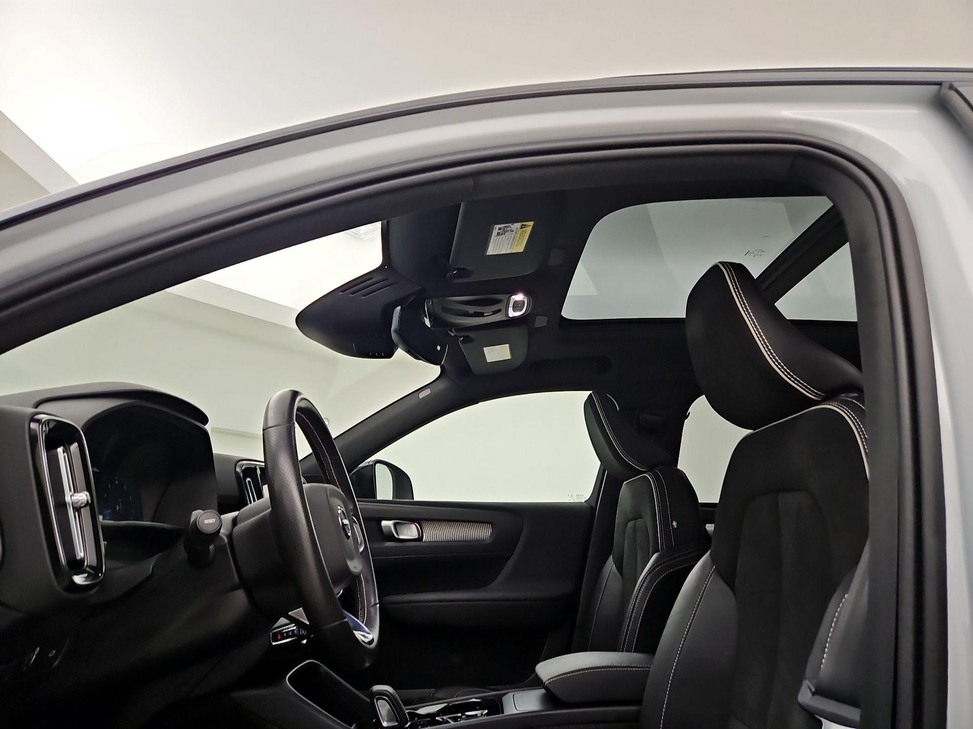 Thumbnail: 2021 Volvo XC40 - 20