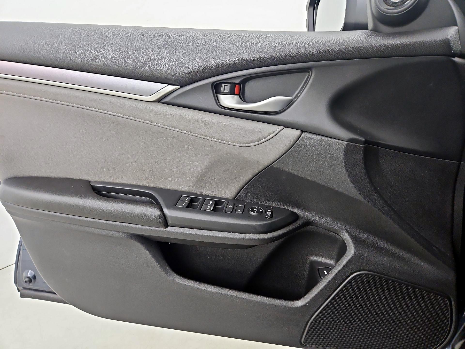 Thumbnail: 2016 Honda Civic - 12