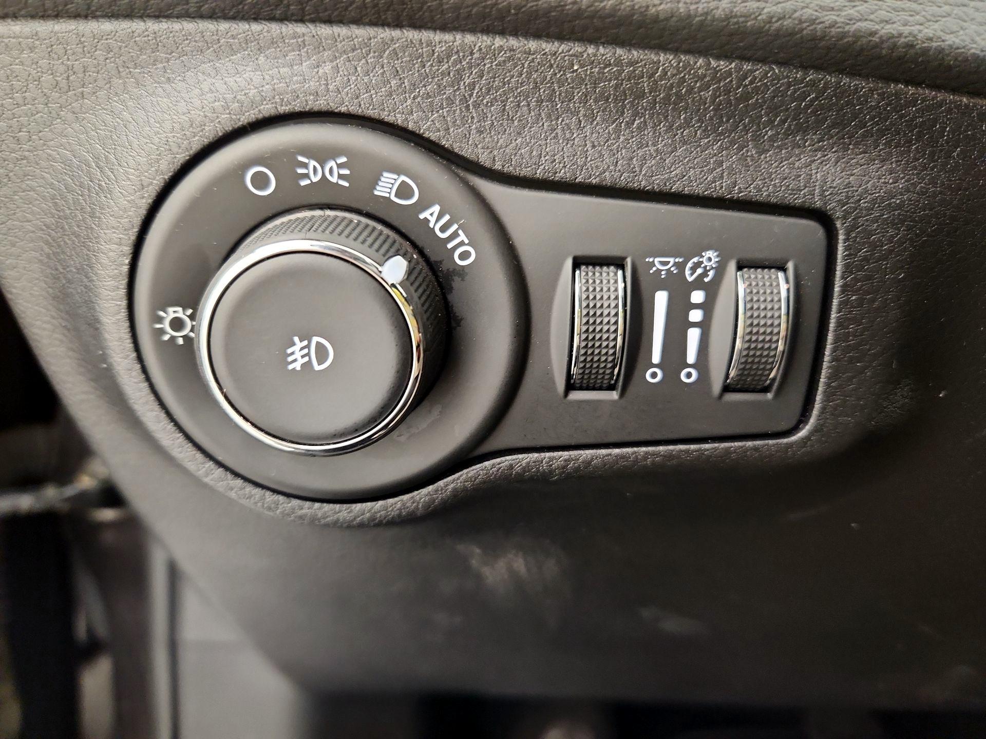 Thumbnail: 2018 Jeep Compass - 13