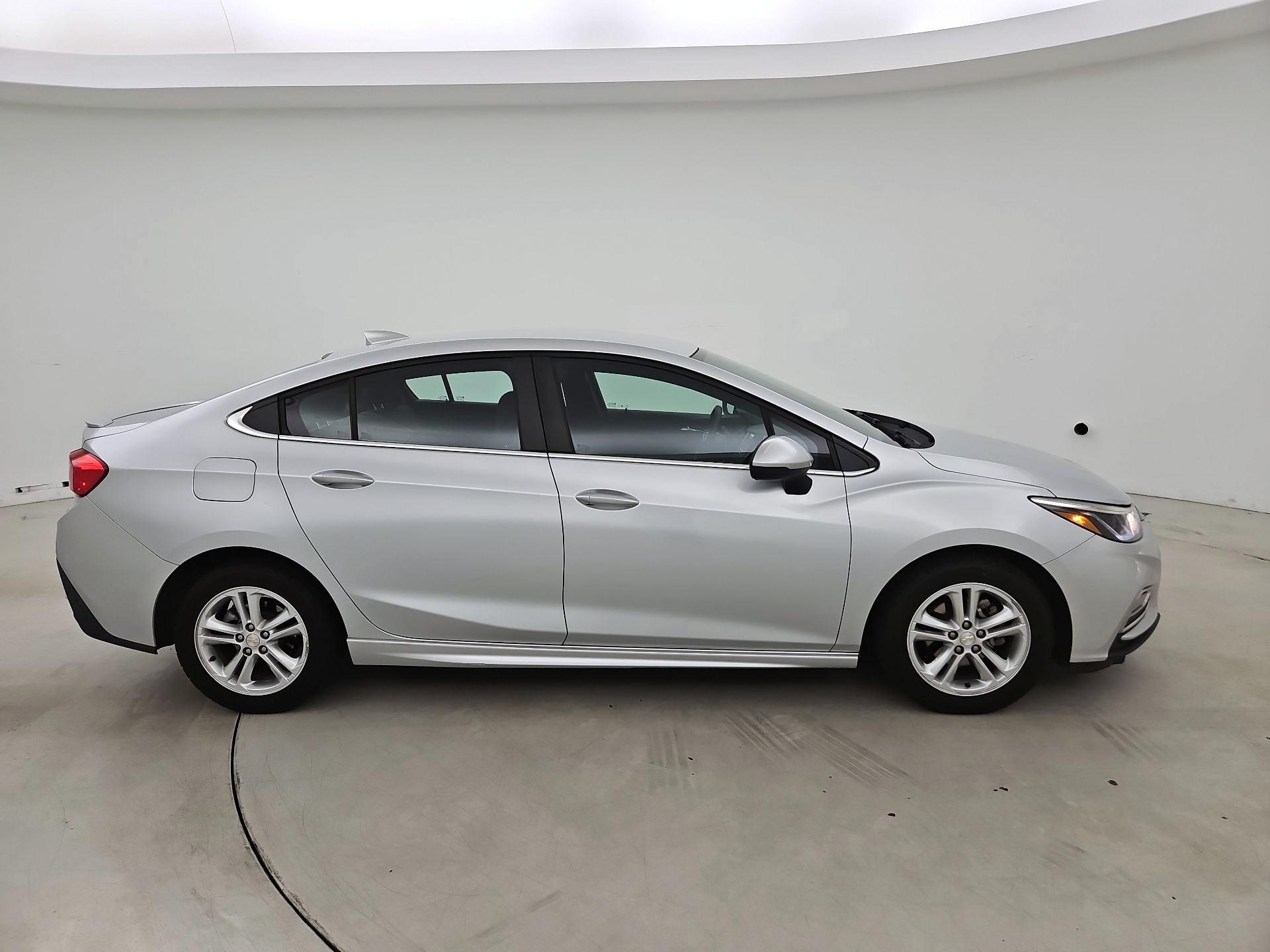 Thumbnail: 2018 Chevrolet Cruze - 4