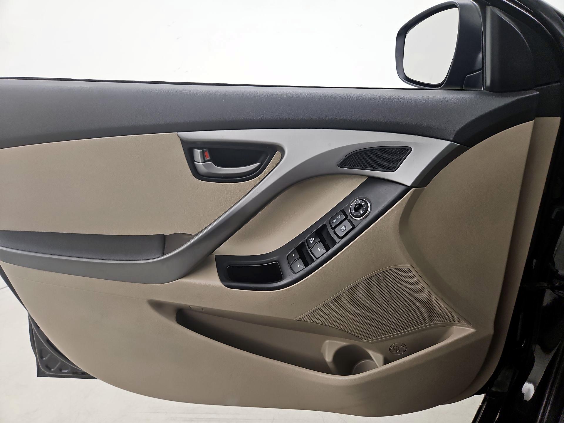 Thumbnail: 2016 Hyundai Elantra - 12