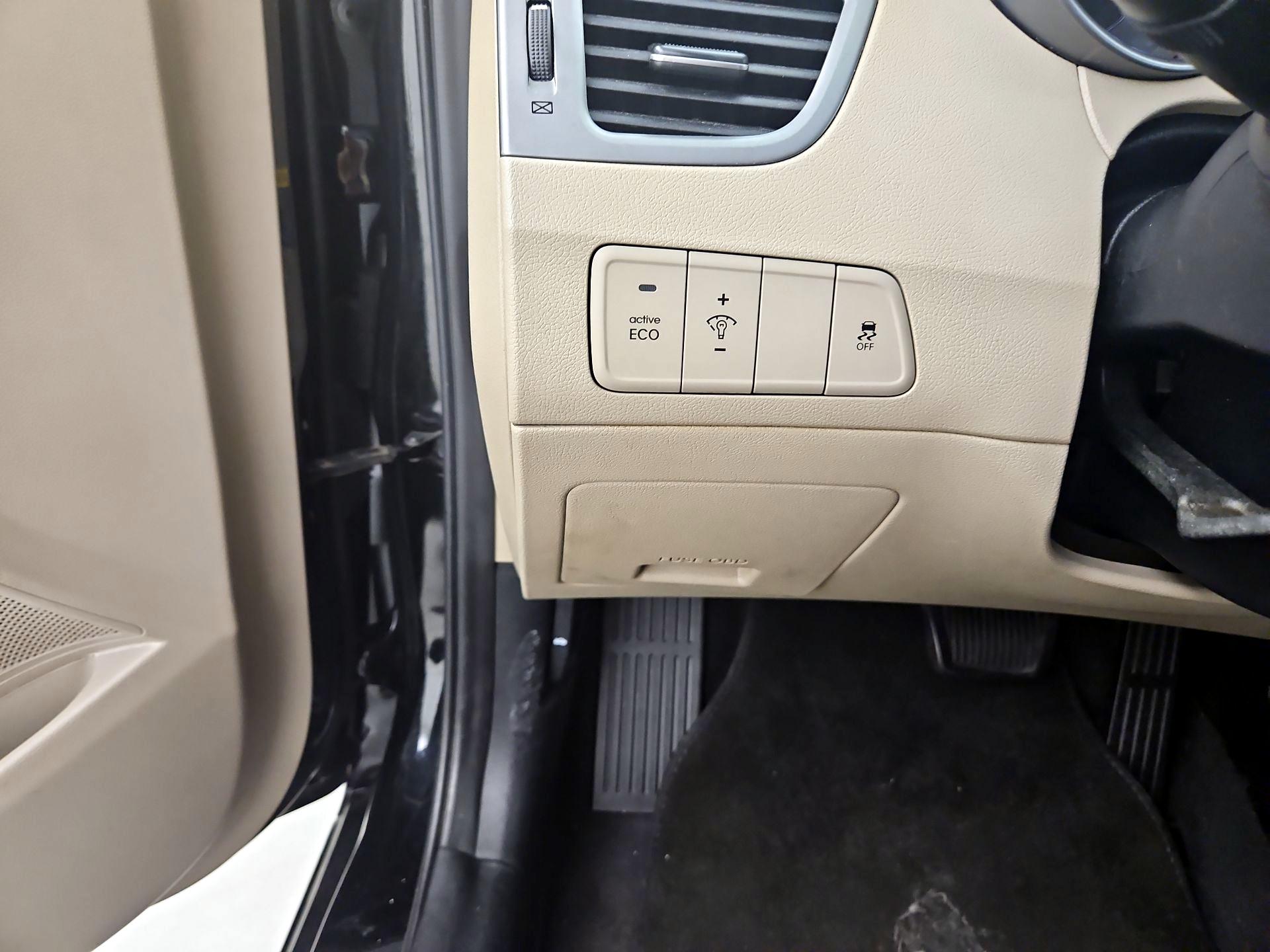 Thumbnail: 2016 Hyundai Elantra - 13