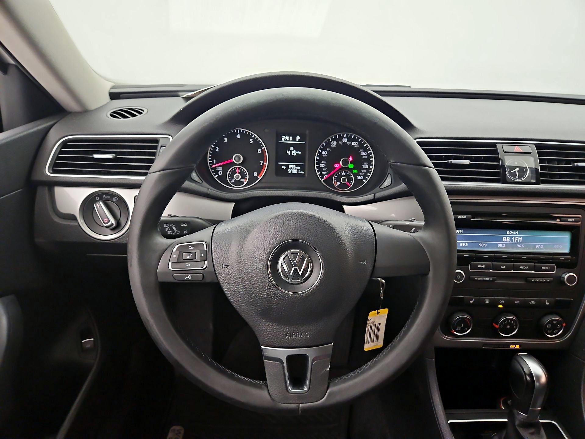 Thumbnail: 2014 Volkswagen Passat - 10